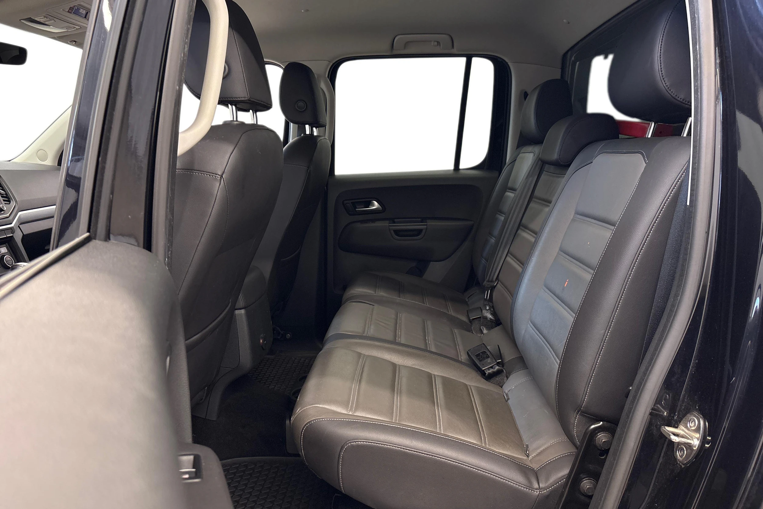 musta Volkswagen Amarok 2020 kuva 8.