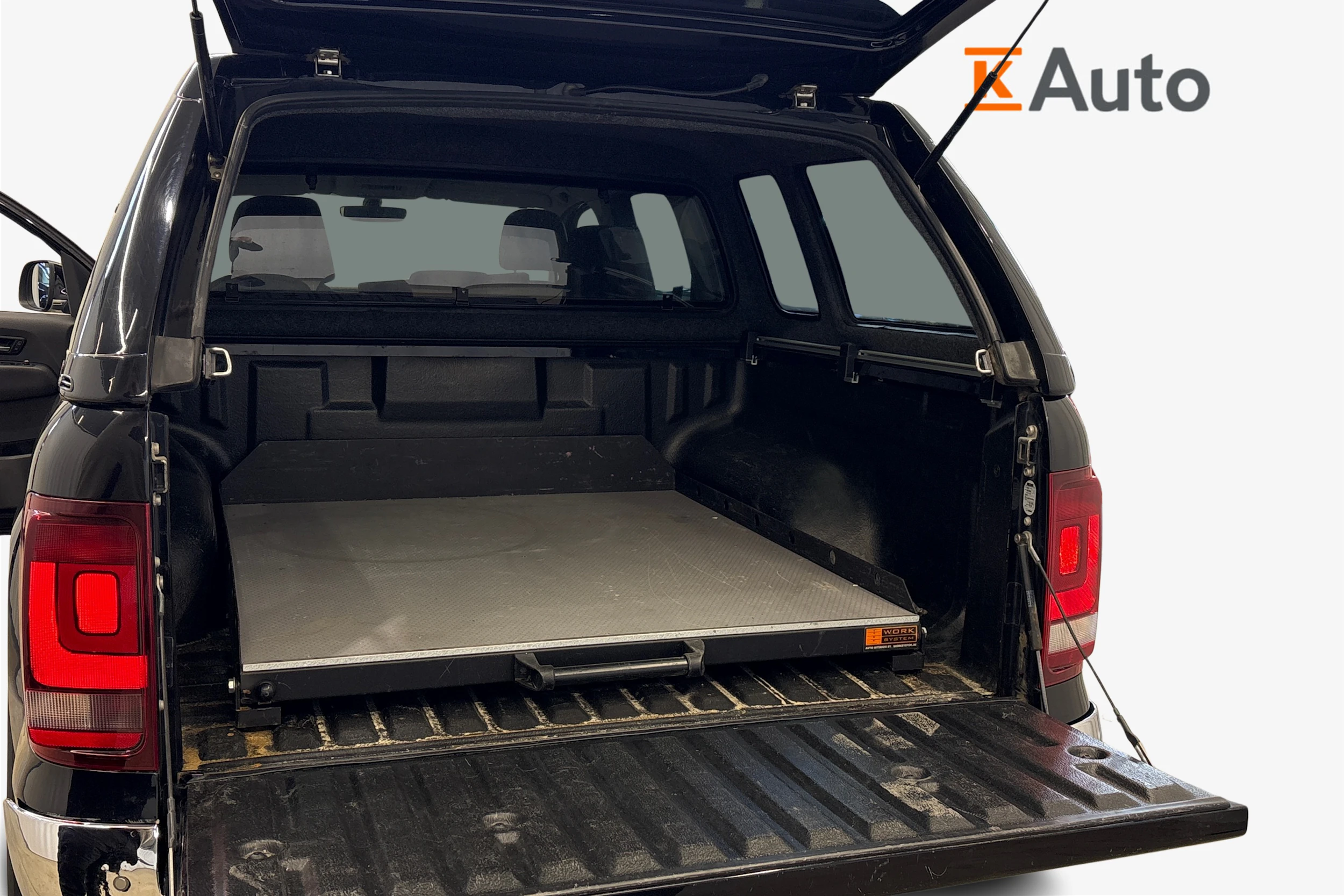 musta Volkswagen Amarok 2020 kuva 9.