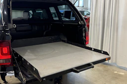 musta Volkswagen Amarok 2020 kuva 10.