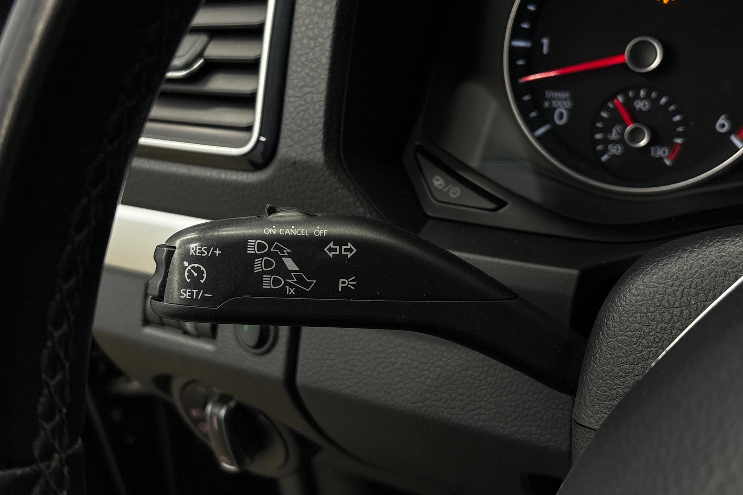 musta Volkswagen Amarok 2020 kuva 18.
