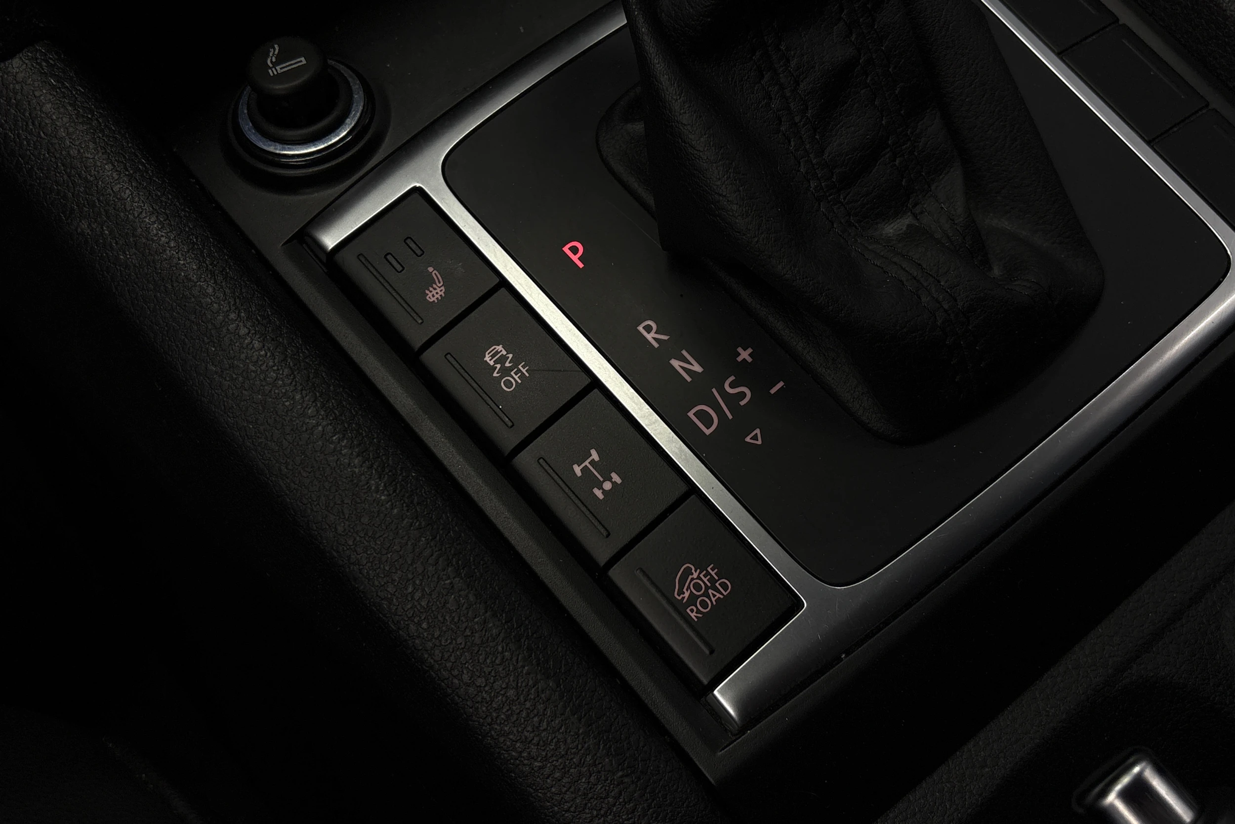 musta Volkswagen Amarok 2020 kuva 21.
