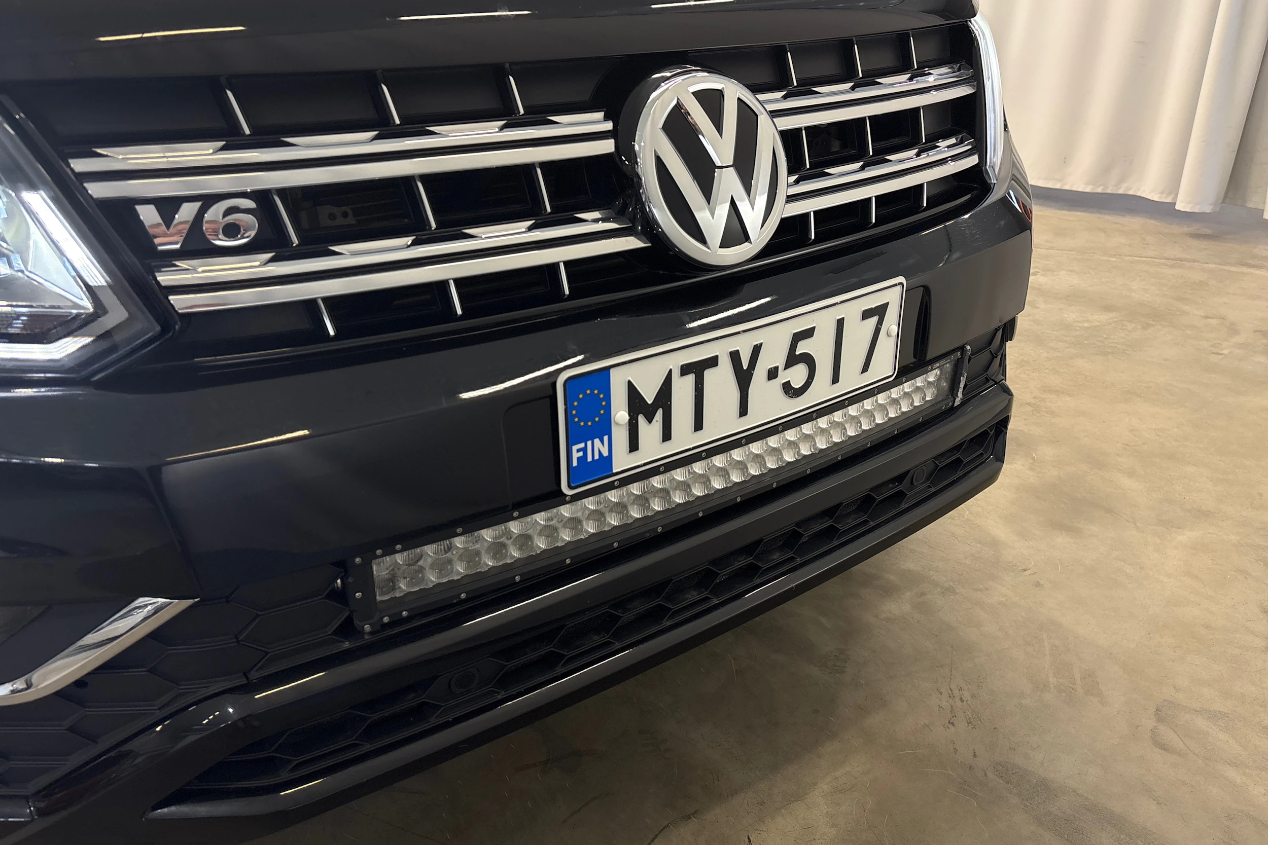 musta Volkswagen Amarok 2020 kuva 24.