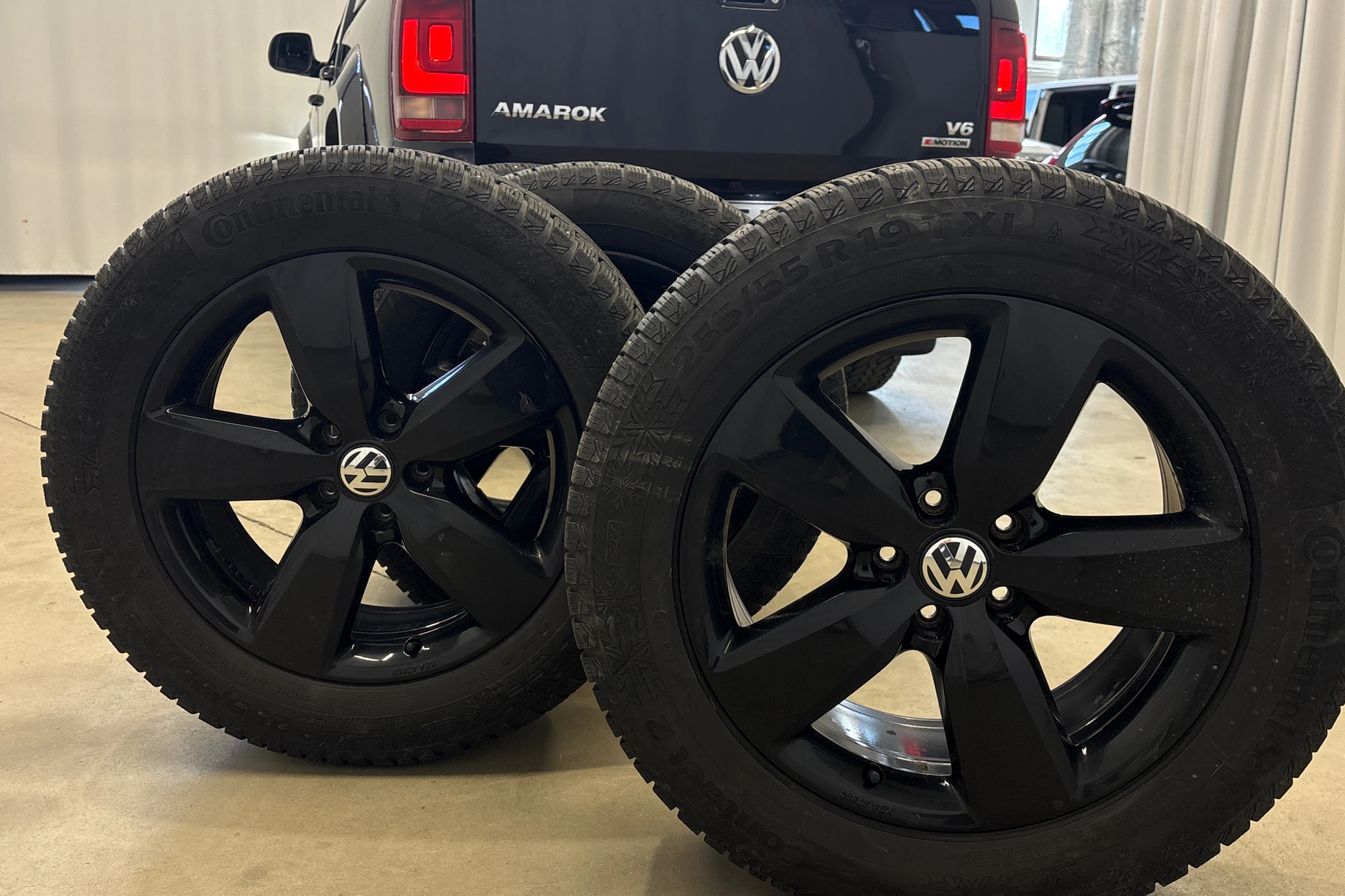 musta Volkswagen Amarok 2020 kuva 26.