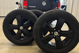 musta Volkswagen Amarok 2020 kuva 26.