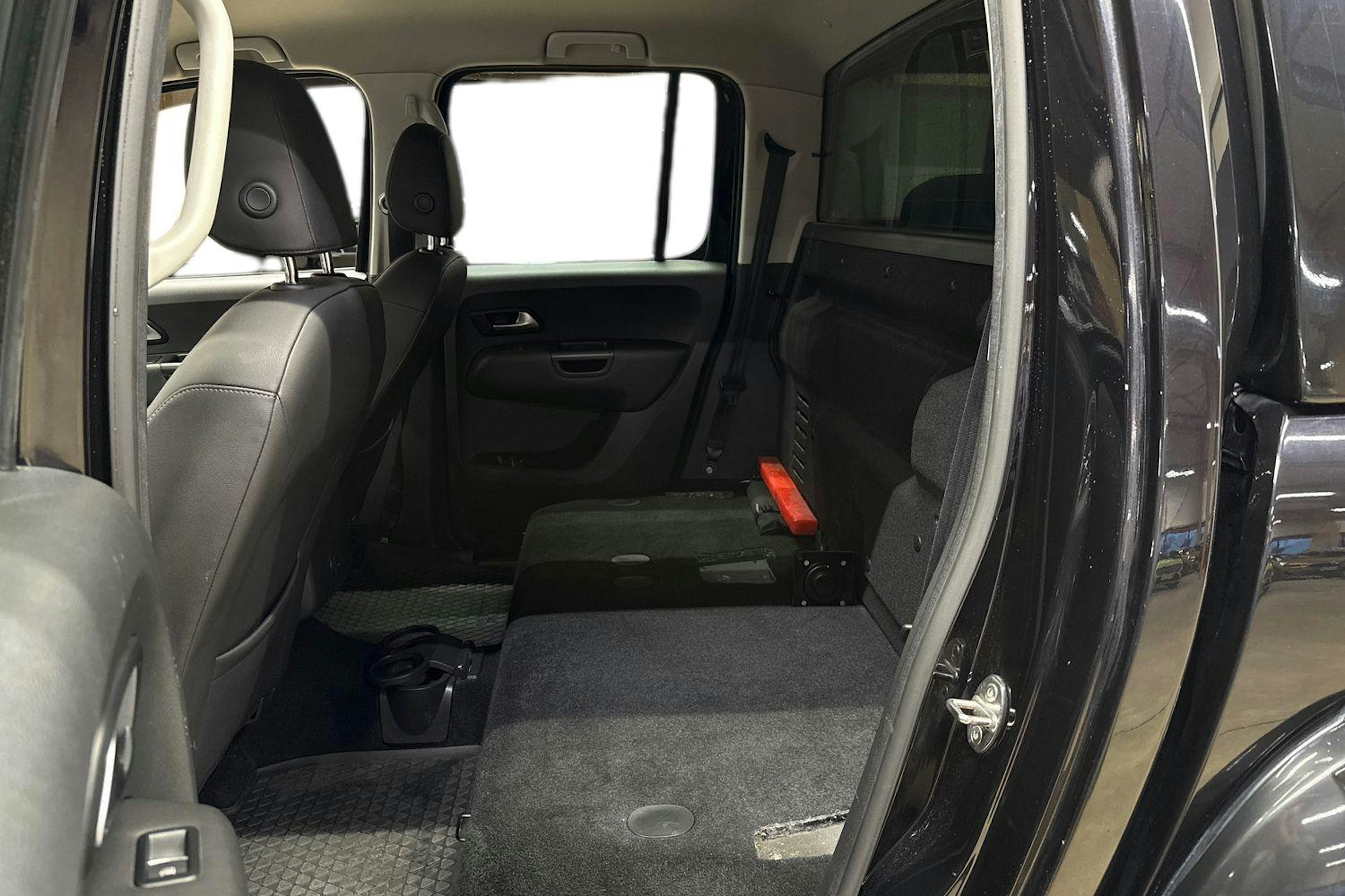 musta Volkswagen Amarok 2020 kuva 8.