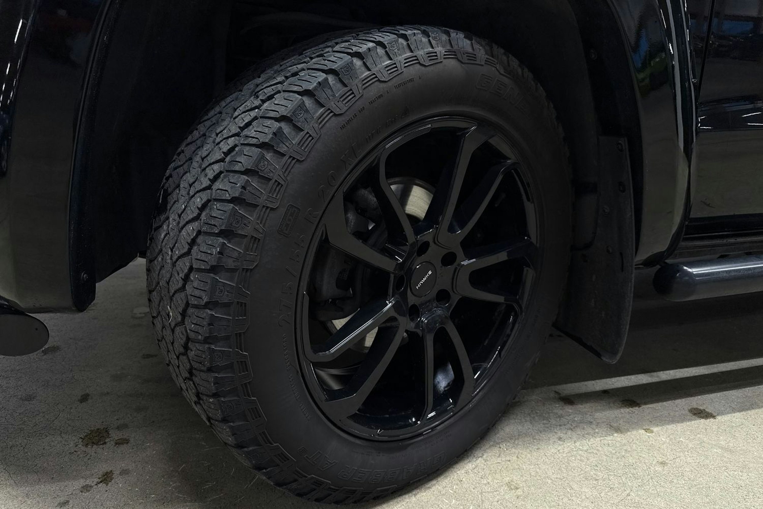 musta Volkswagen Amarok 2020 kuva 9.