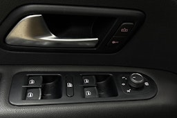 musta Volkswagen Amarok 2020 kuva 10.