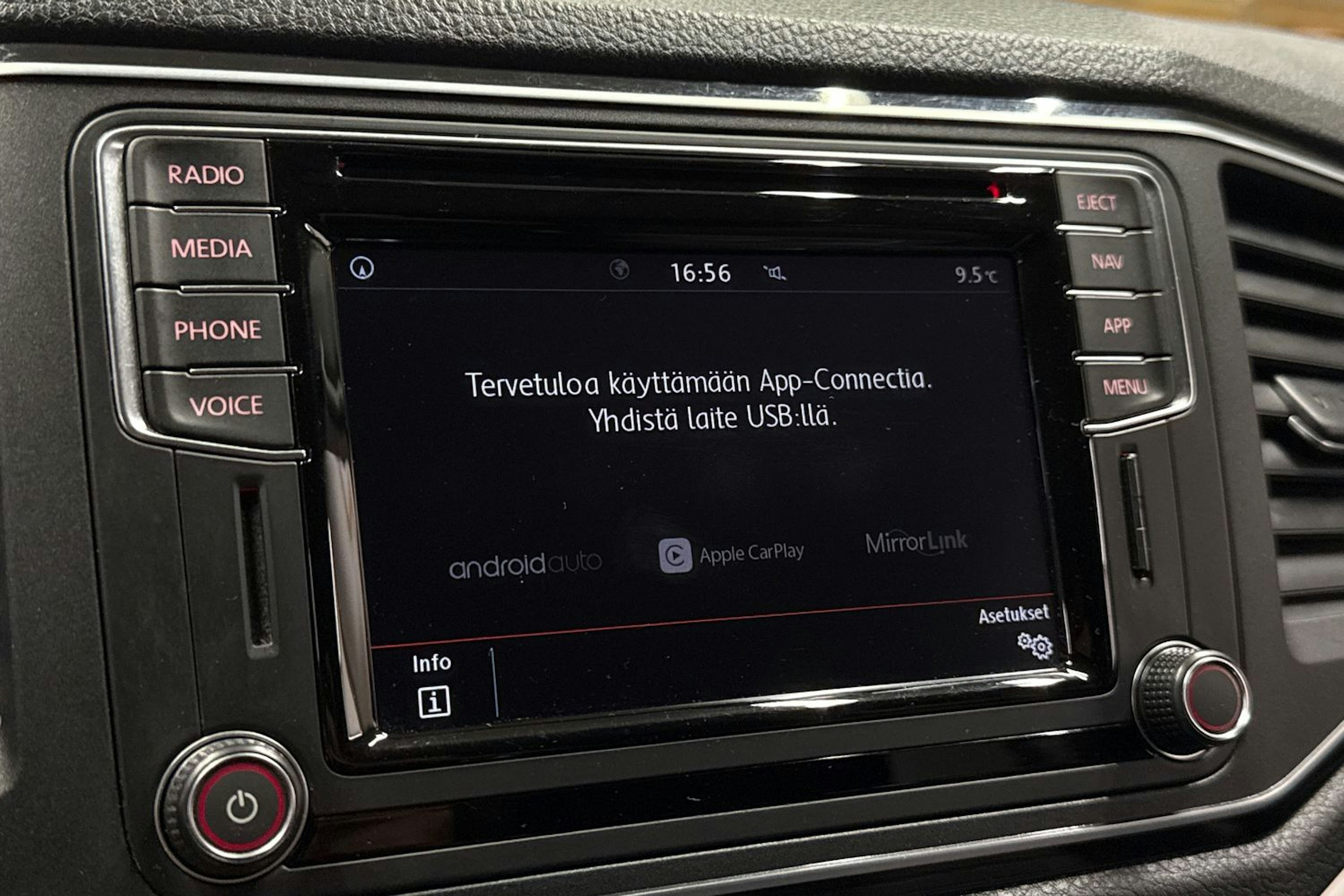 musta Volkswagen Amarok 2020 kuva 18.
