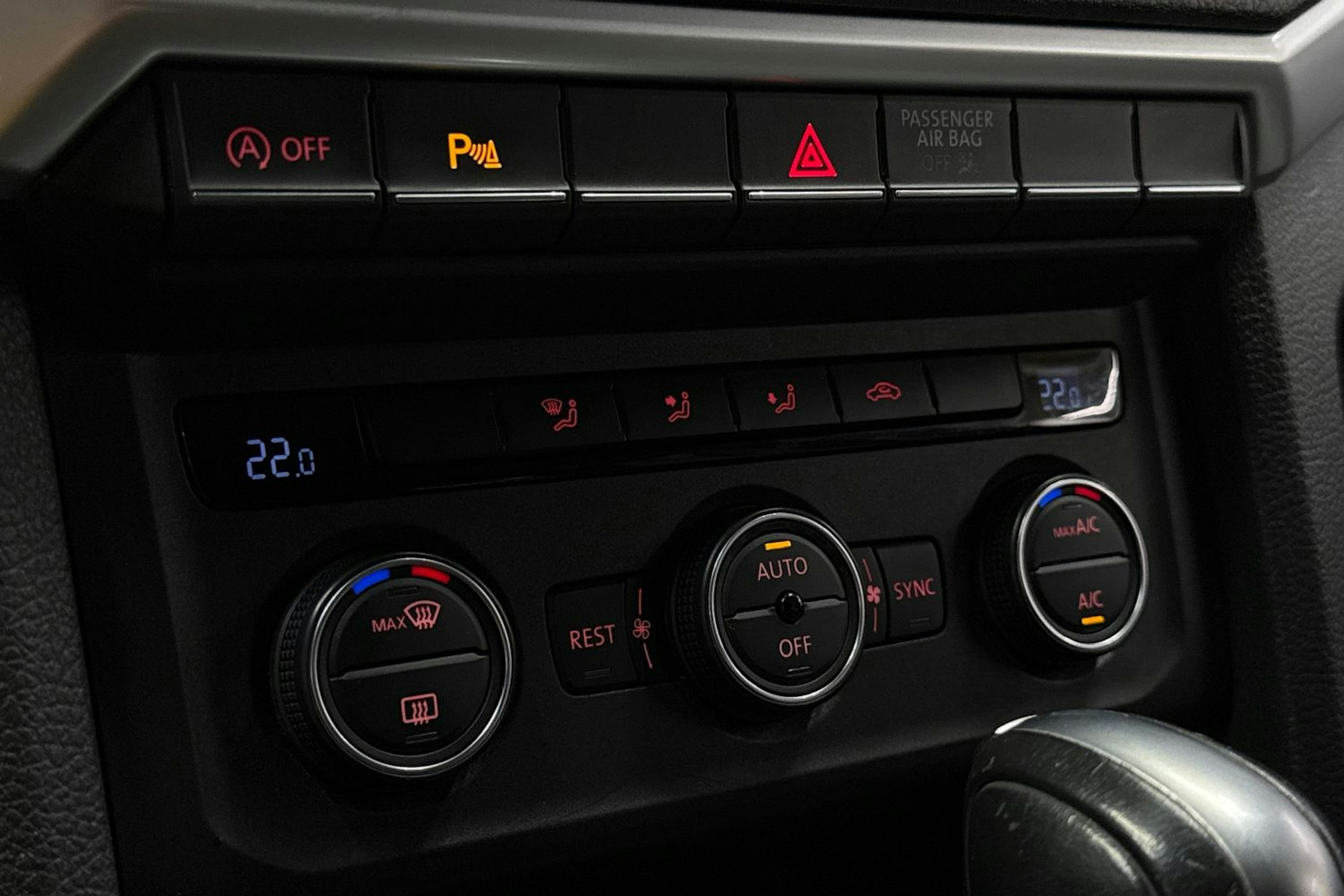 musta Volkswagen Amarok 2020 kuva 22.