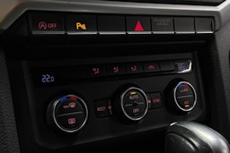 musta Volkswagen Amarok 2020 kuva 22.