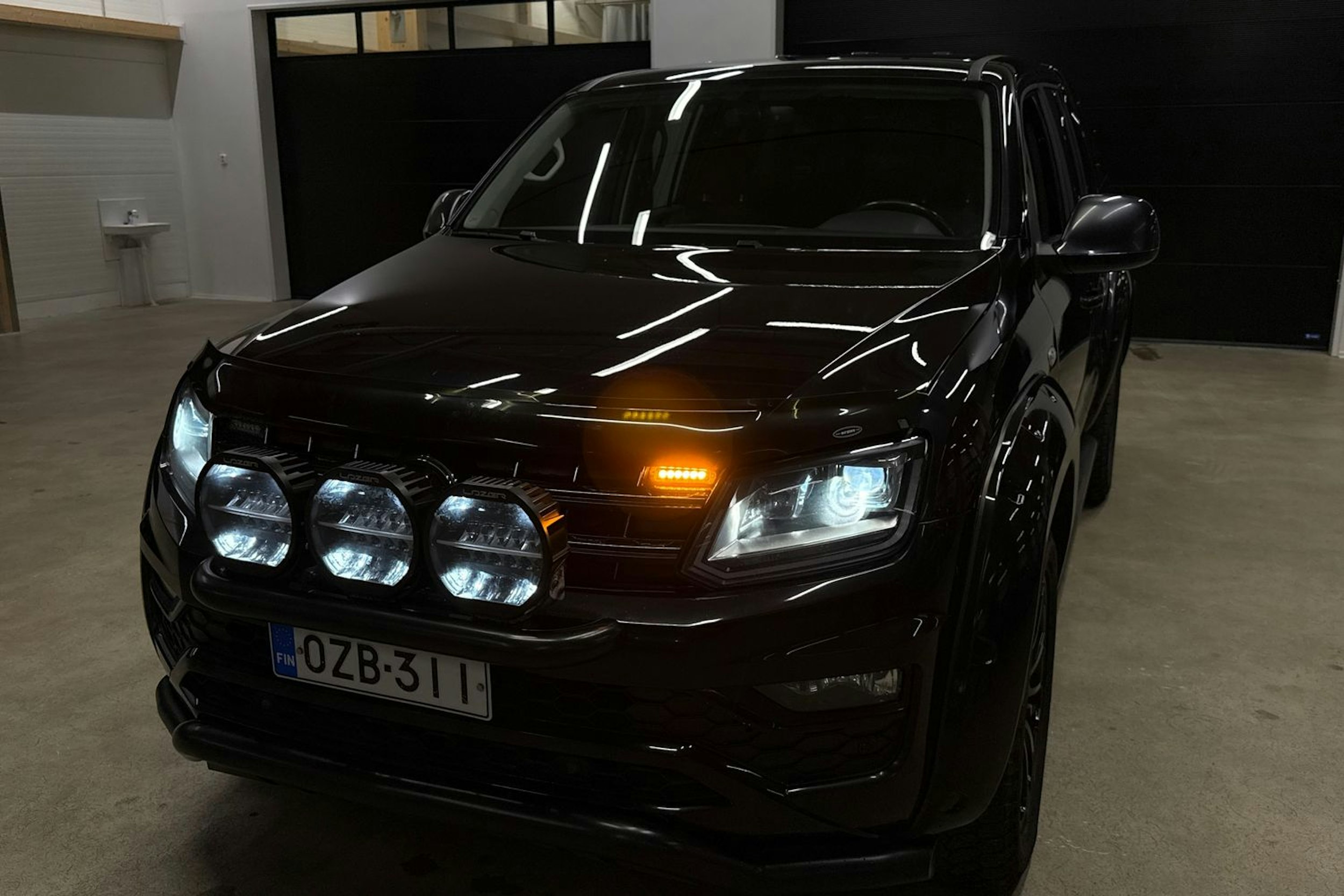 musta Volkswagen Amarok 2020 kuva 29.