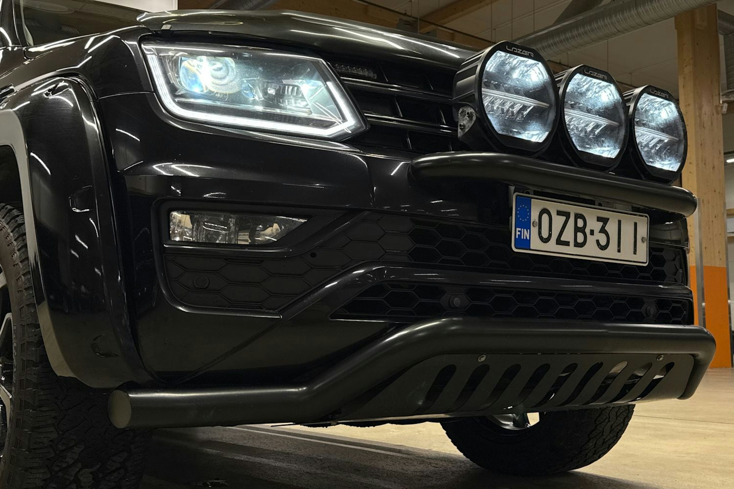 musta Volkswagen Amarok 2020 kuva 32.