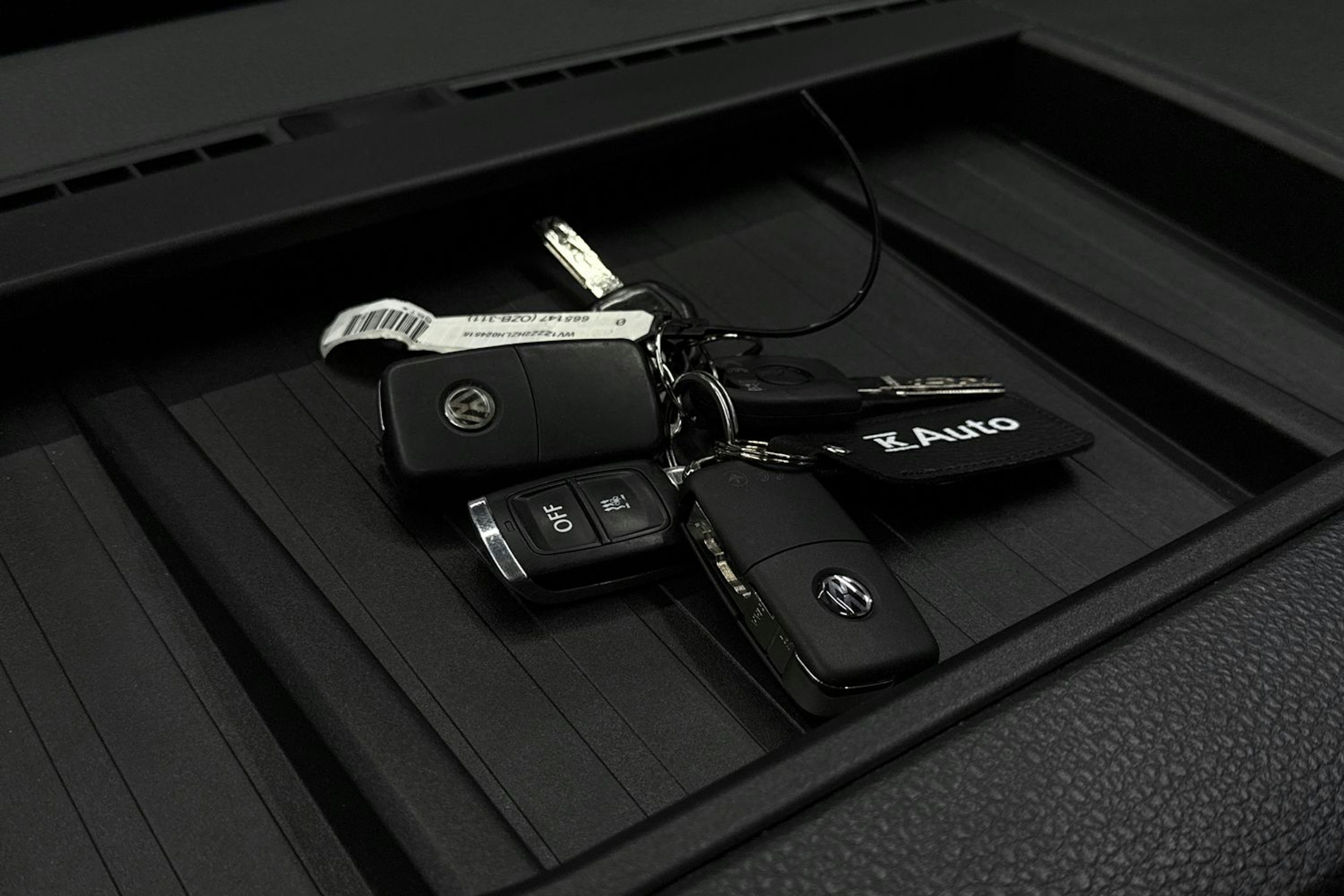 musta Volkswagen Amarok 2020 kuva 34.