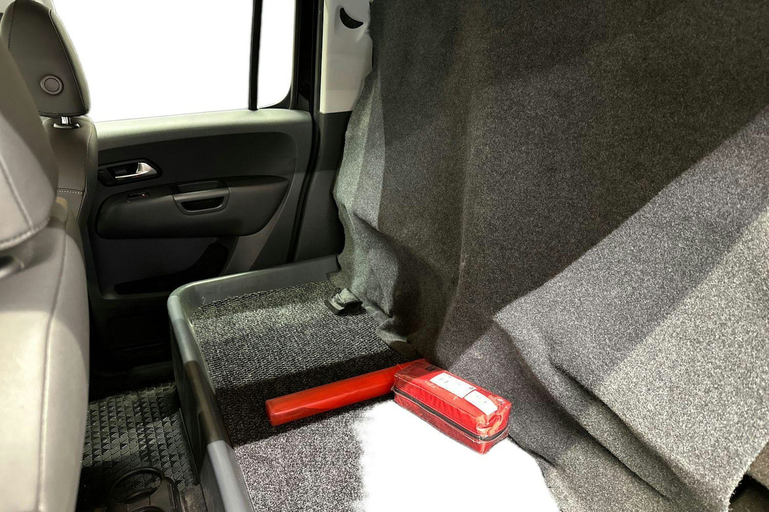 musta Volkswagen Amarok 2020 kuva 11.