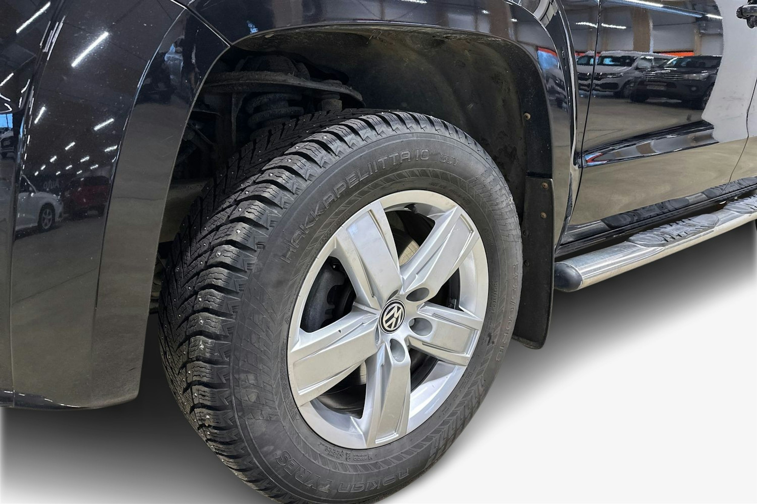 musta Volkswagen Amarok 2020 kuva 12.