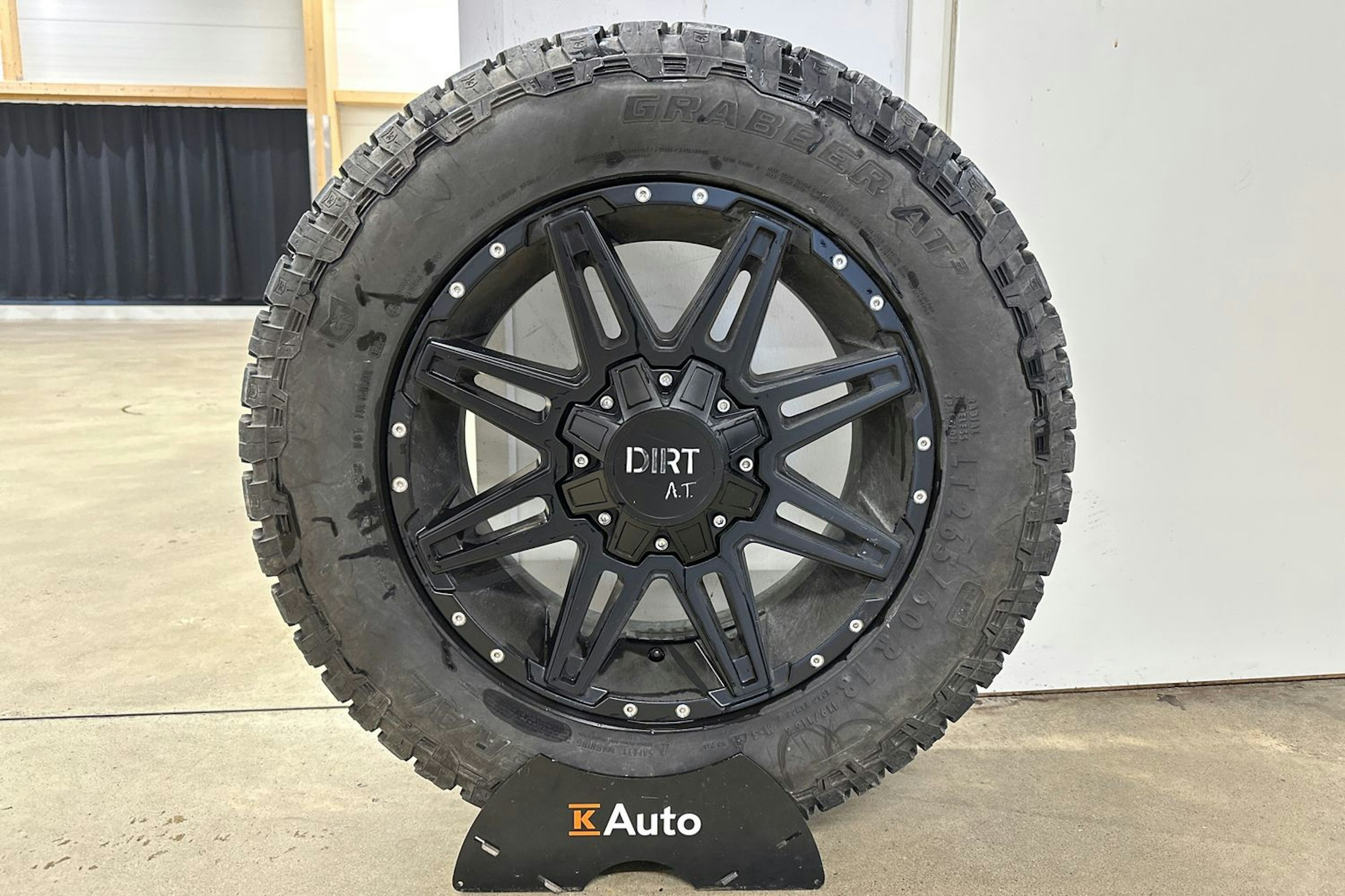 musta Volkswagen Amarok 2020 kuva 18.