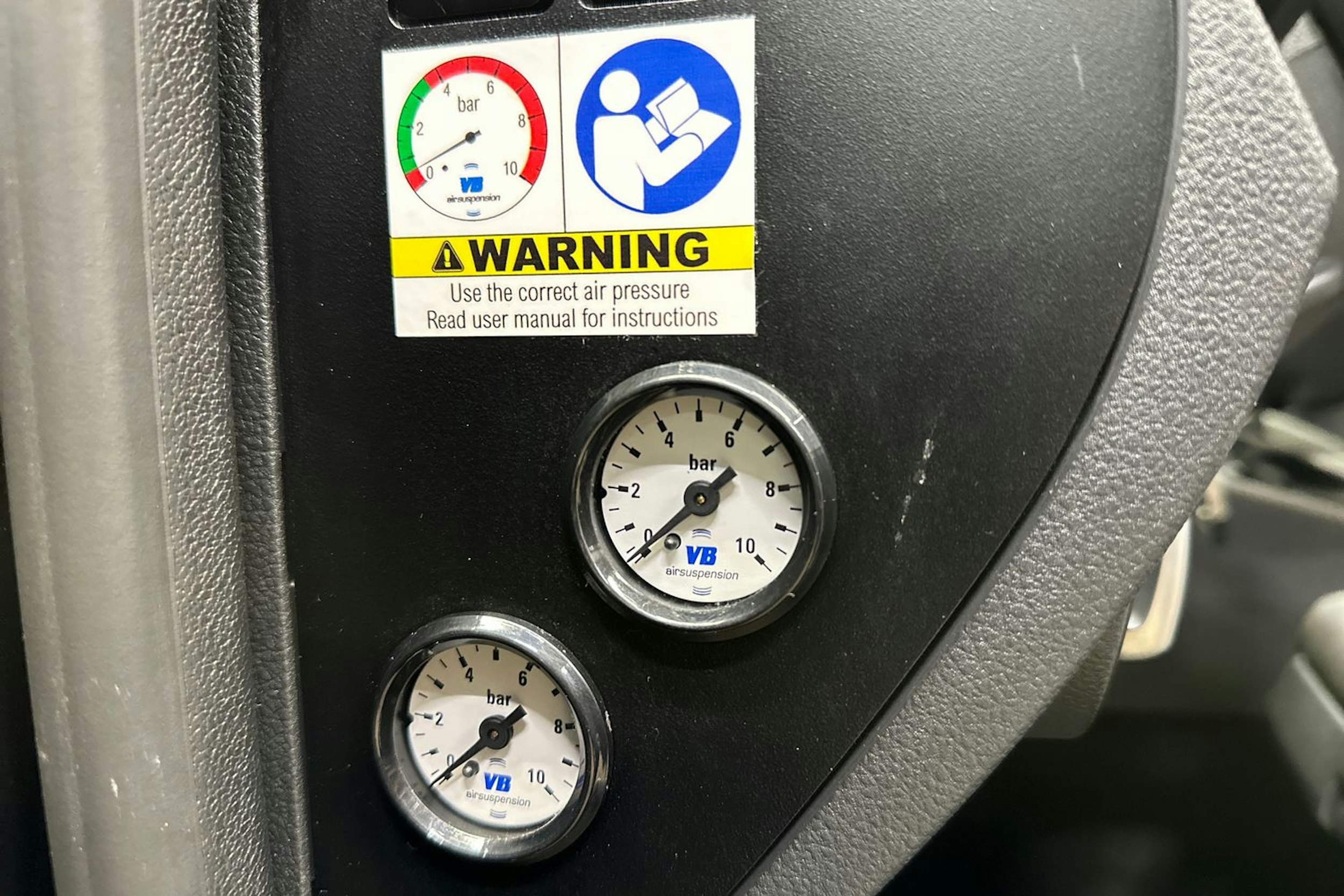 musta Volkswagen Amarok 2020 kuva 21.