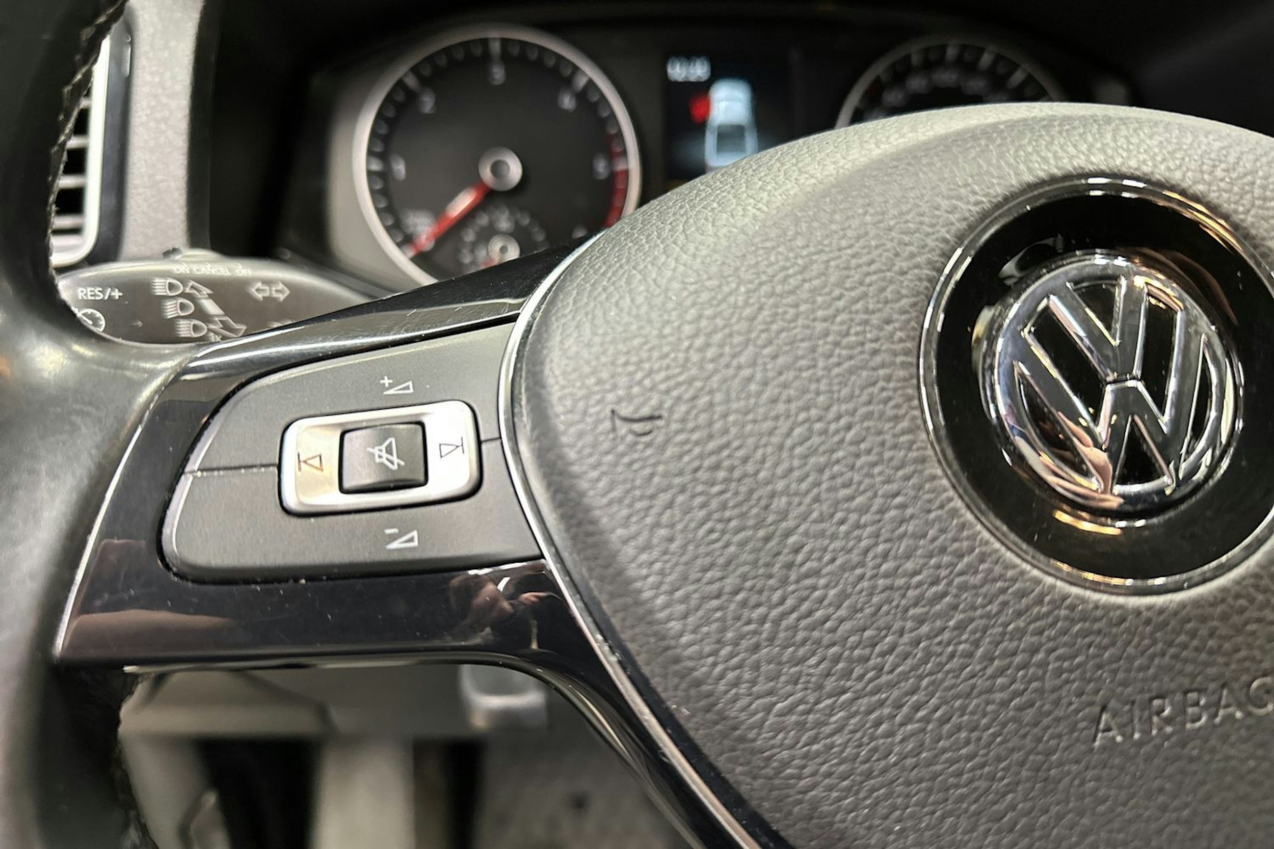 musta Volkswagen Amarok 2020 kuva 23.