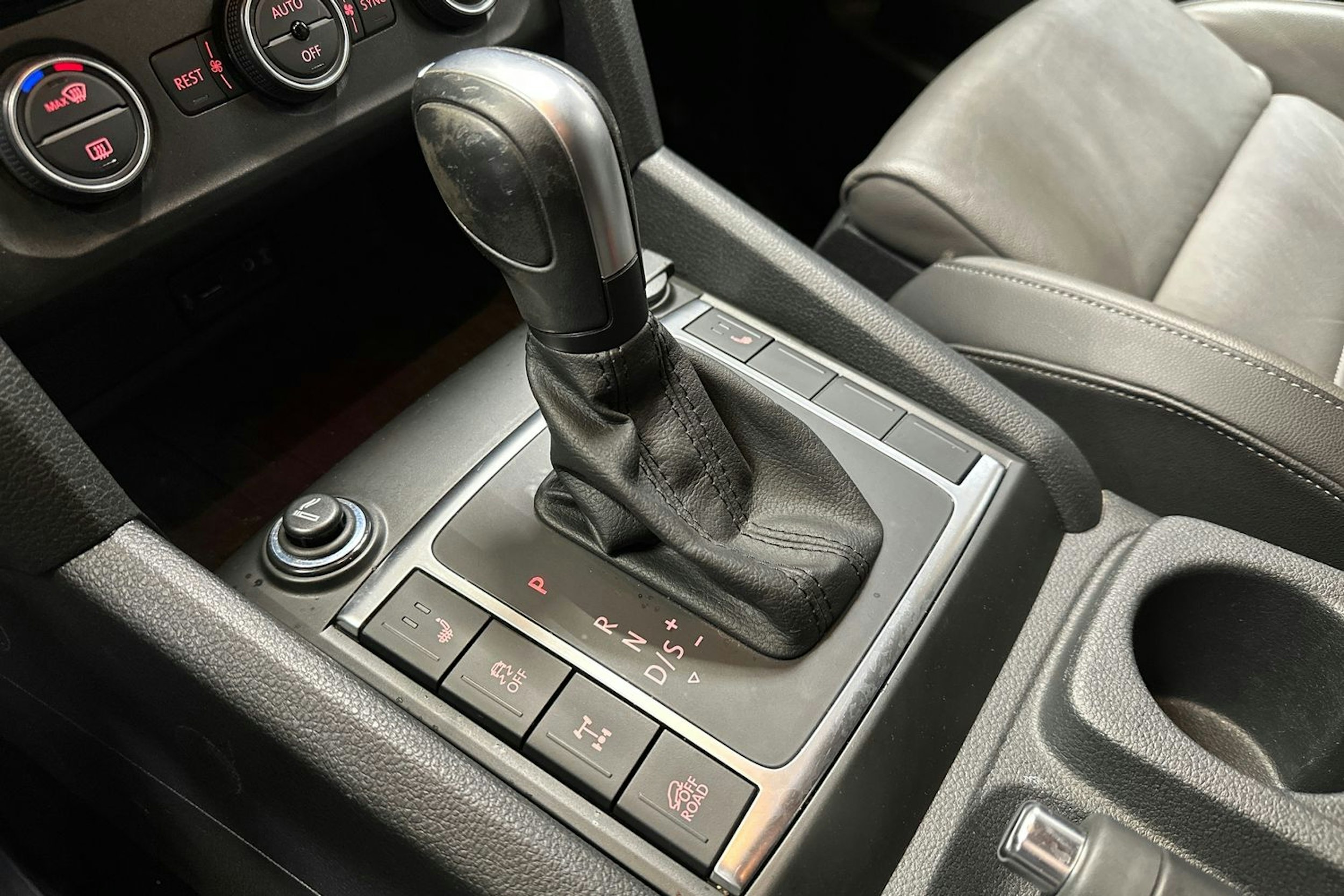 musta Volkswagen Amarok 2020 kuva 27.