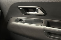 musta Volkswagen Amarok 2020 kuva 32.