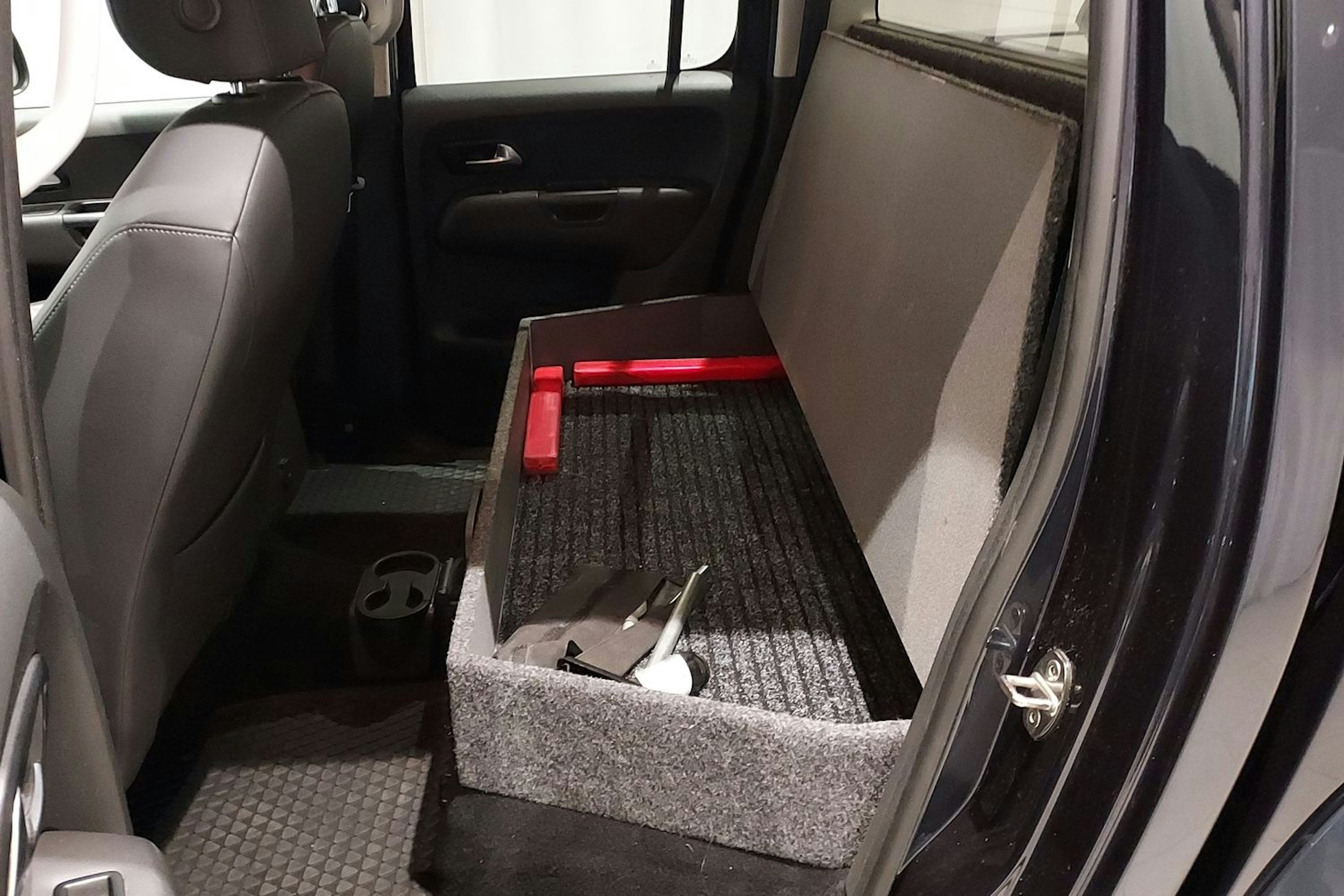 sininen Volkswagen Amarok 2020 kuva 13.