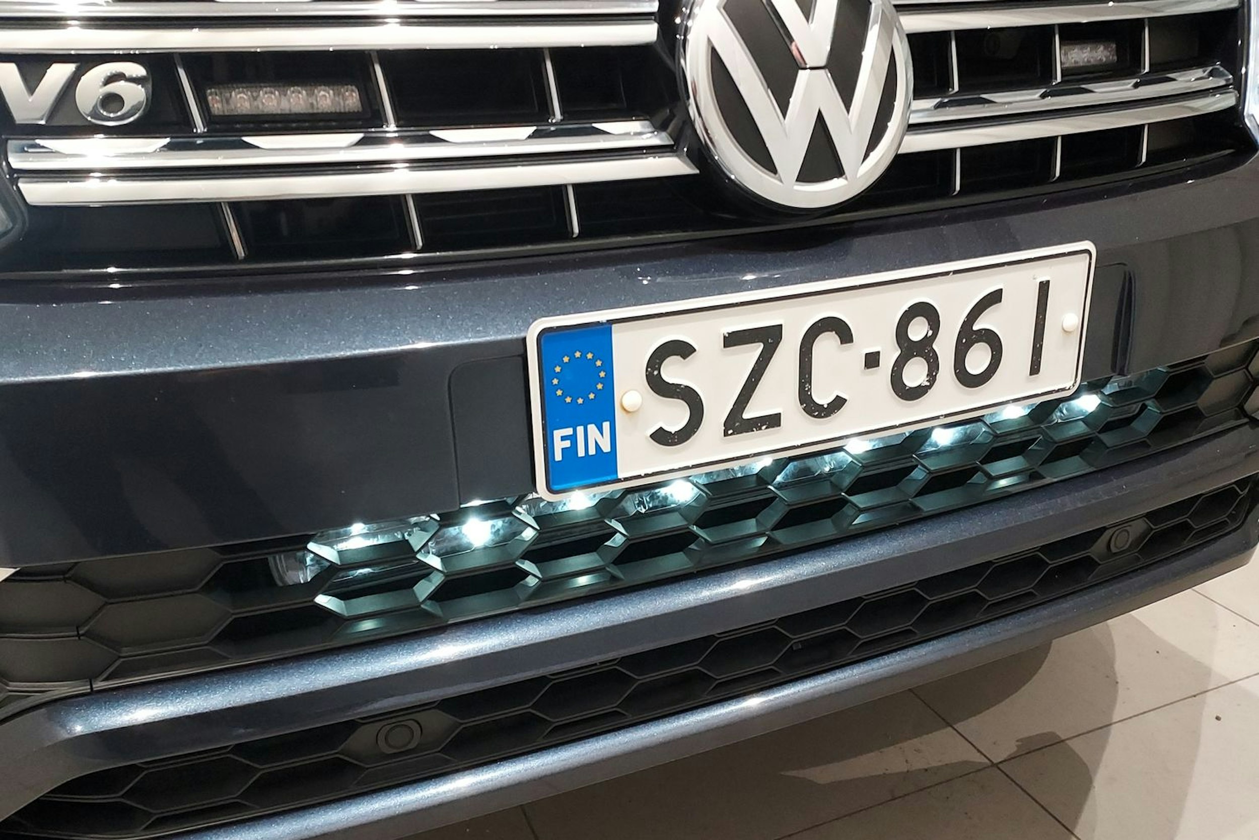 sininen Volkswagen Amarok 2020 kuva 19.
