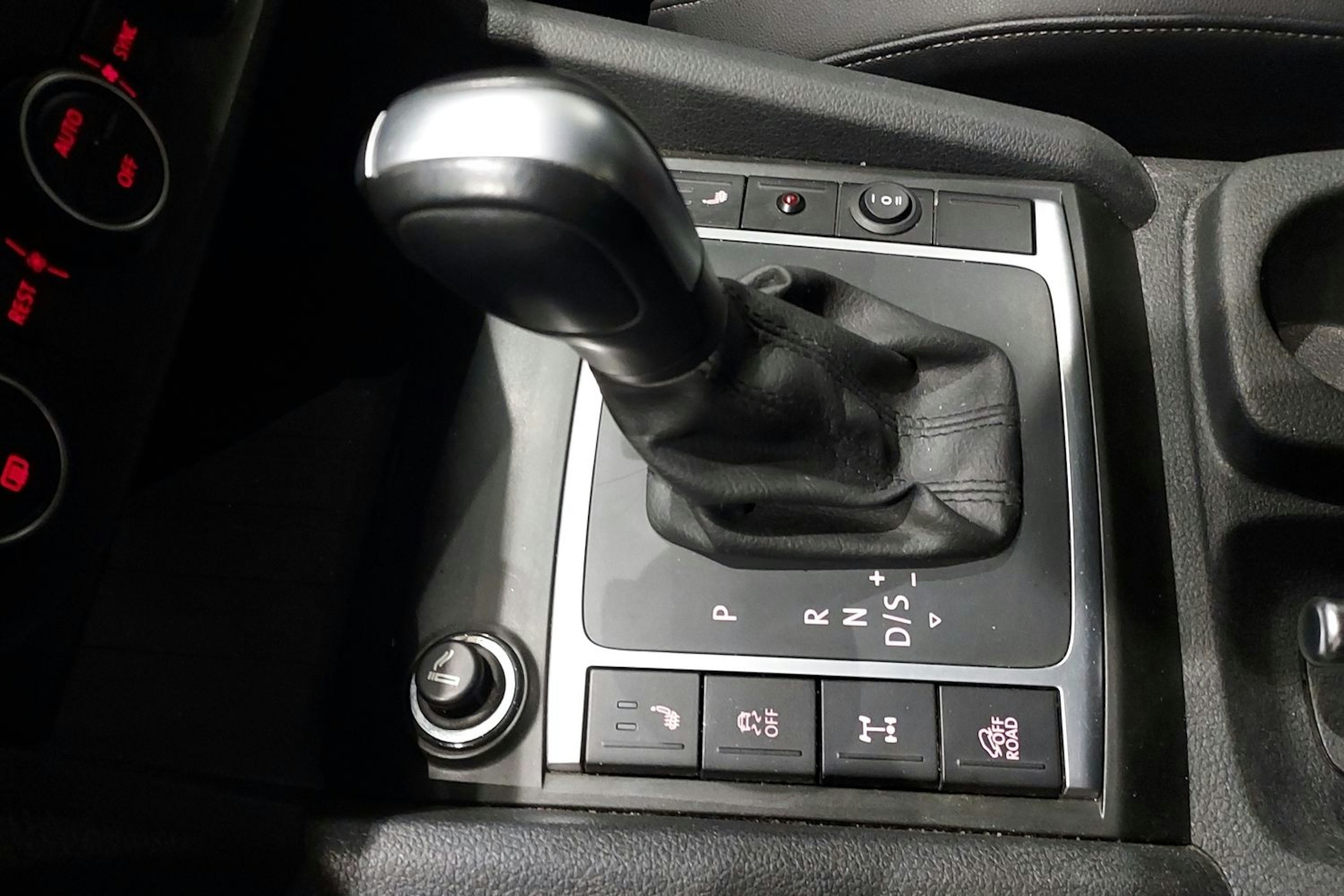 sininen Volkswagen Amarok 2020 kuva 24.