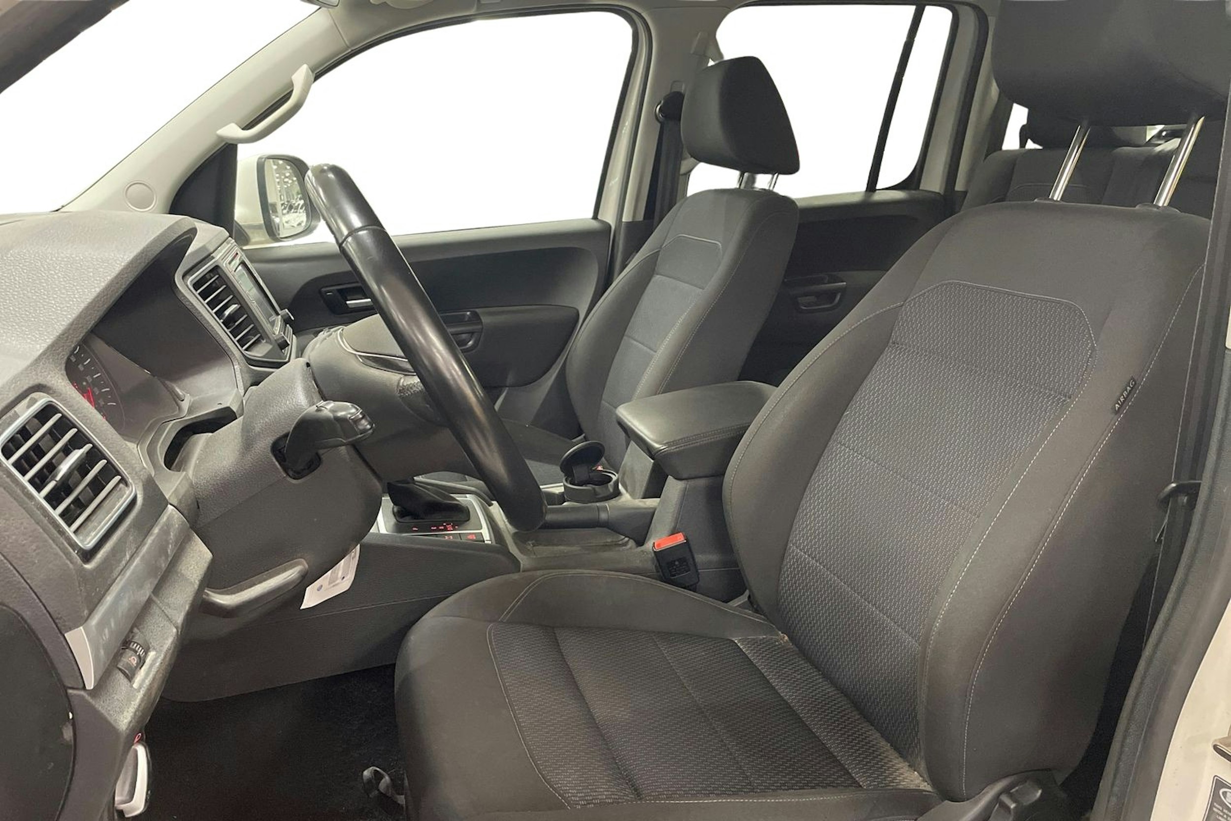 valkoinen Volkswagen Amarok 2020 kuva 3.
