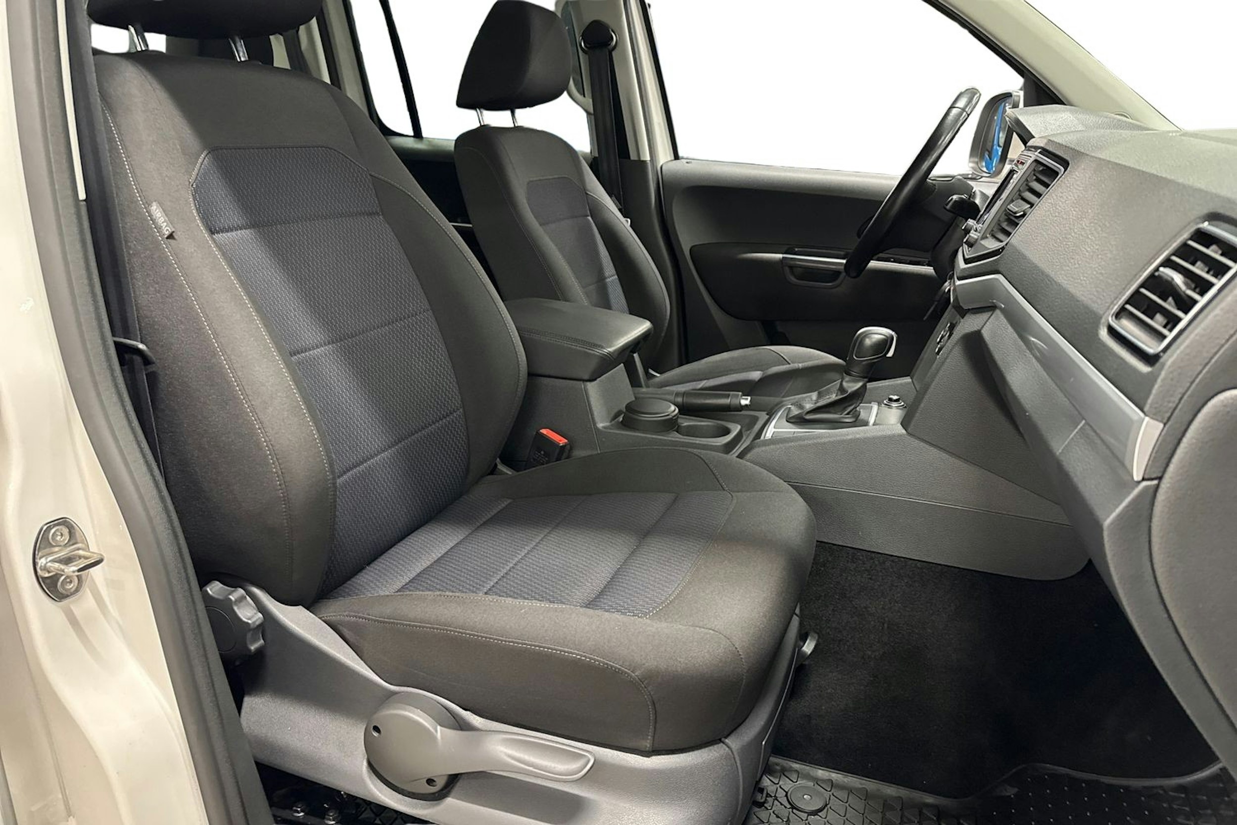 valkoinen Volkswagen Amarok 2020 kuva 10.