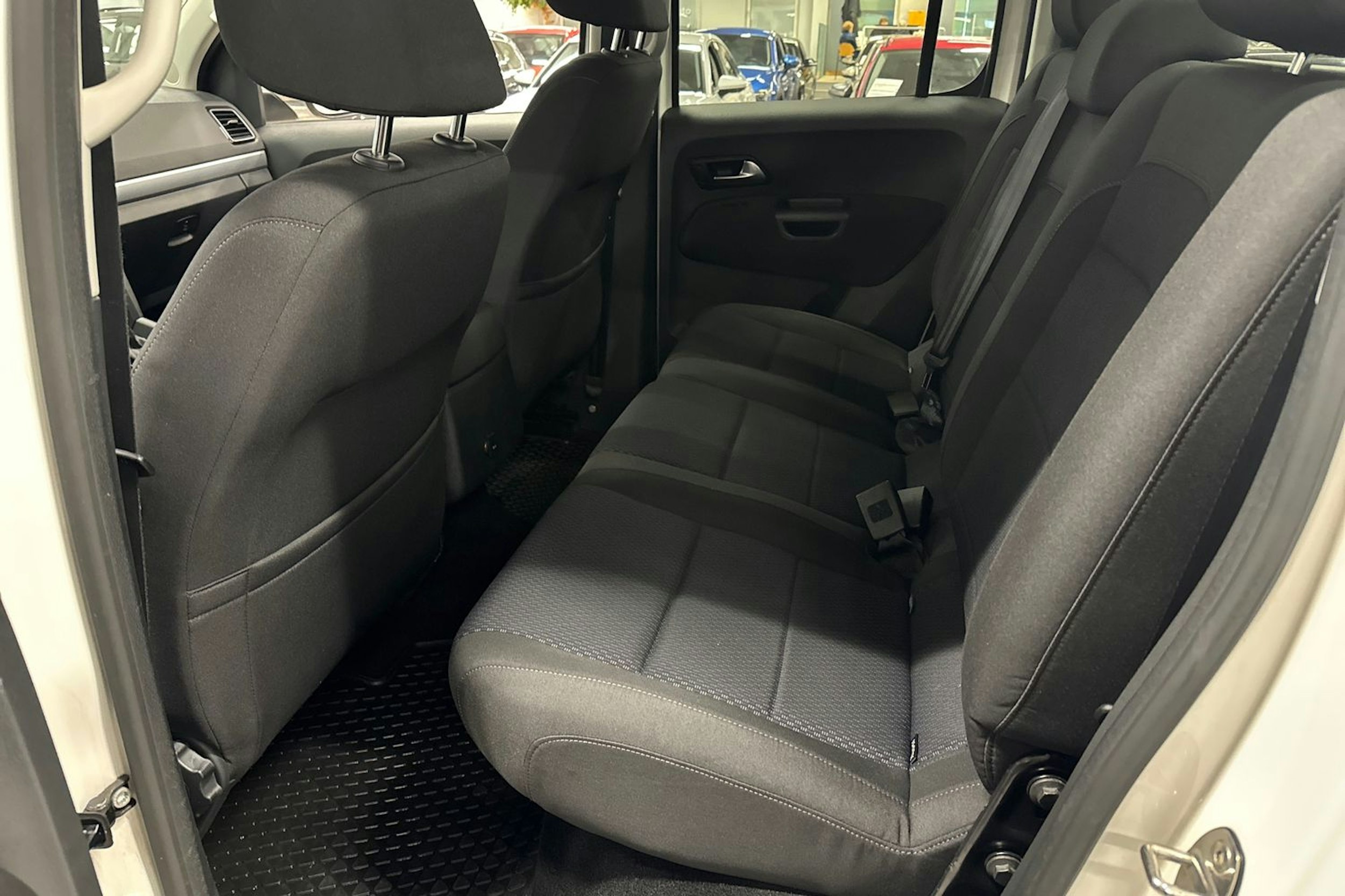 valkoinen Volkswagen Amarok 2020 kuva 13.