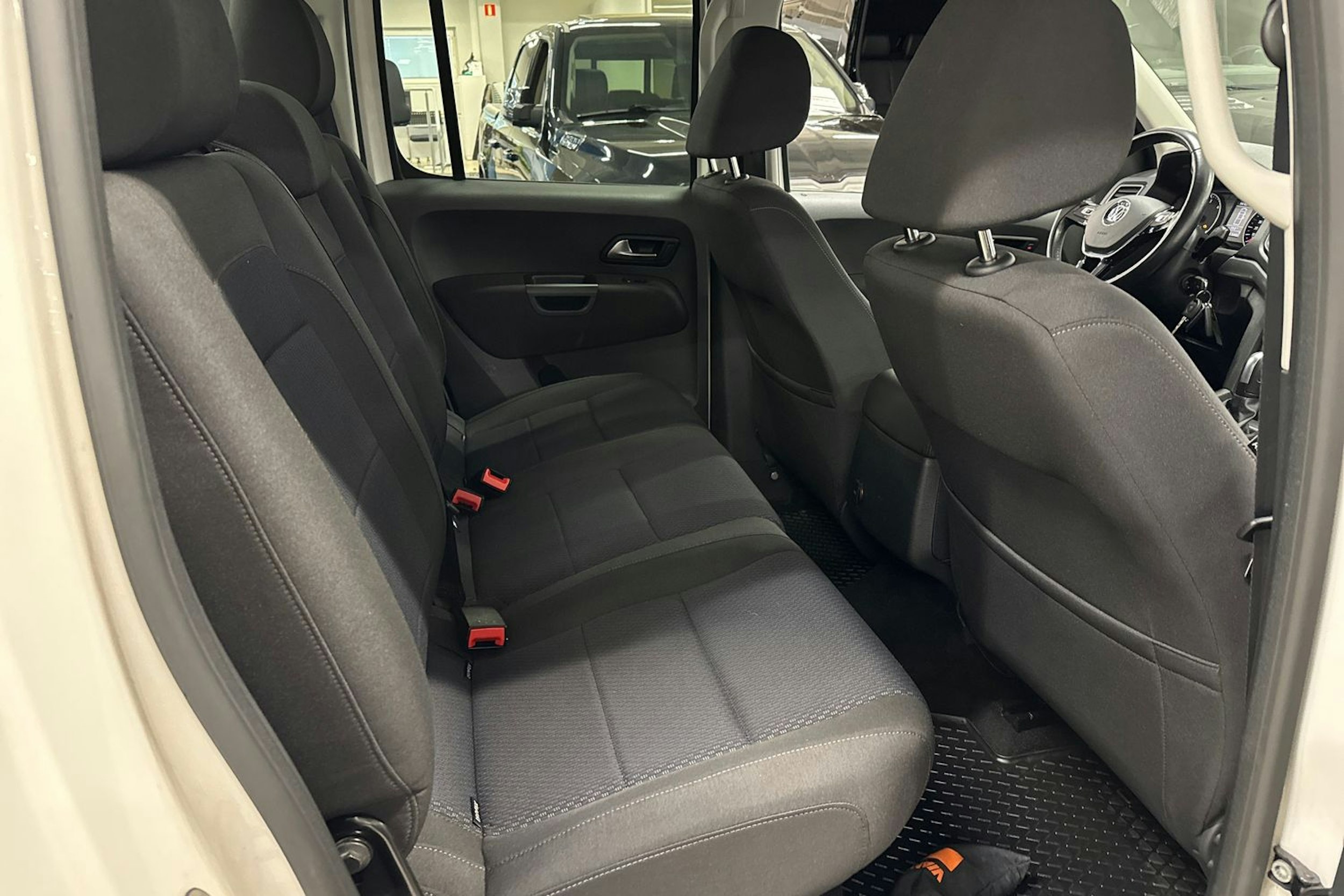 valkoinen Volkswagen Amarok 2020 kuva 14.