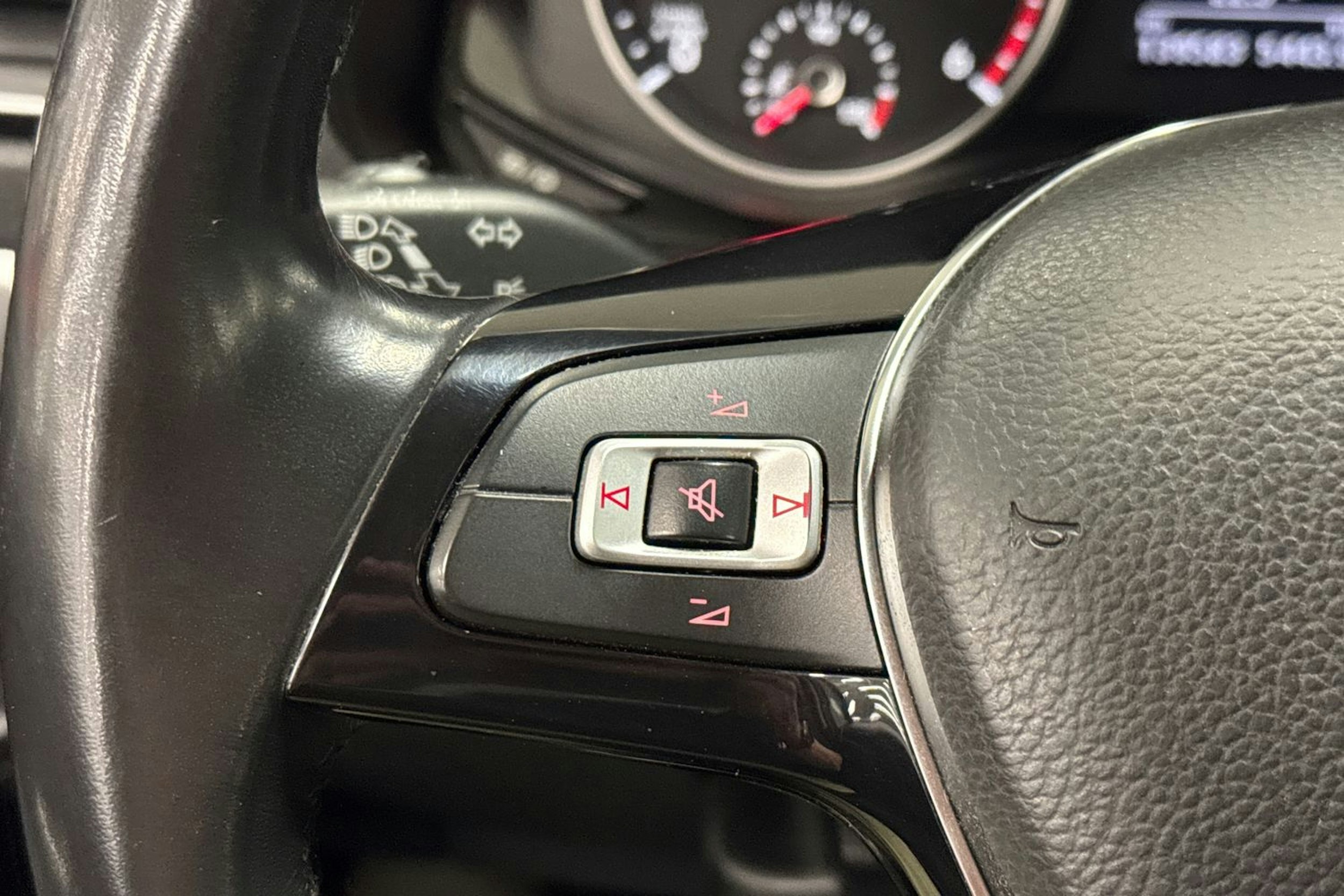 valkoinen Volkswagen Amarok 2020 kuva 16.