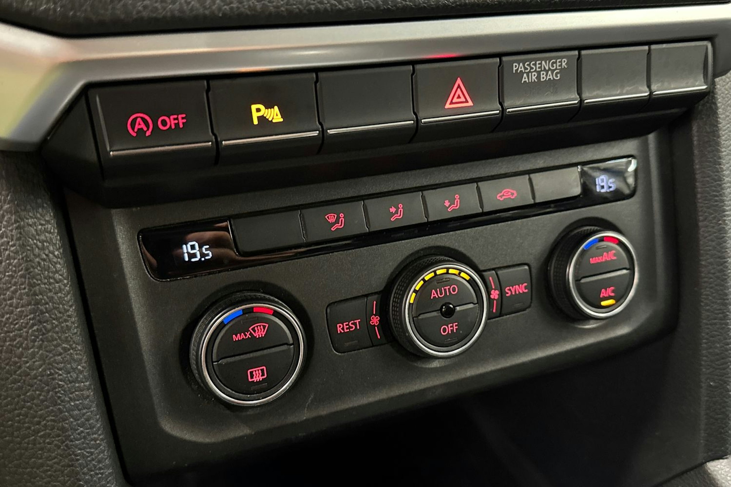 valkoinen Volkswagen Amarok 2020 kuva 20.
