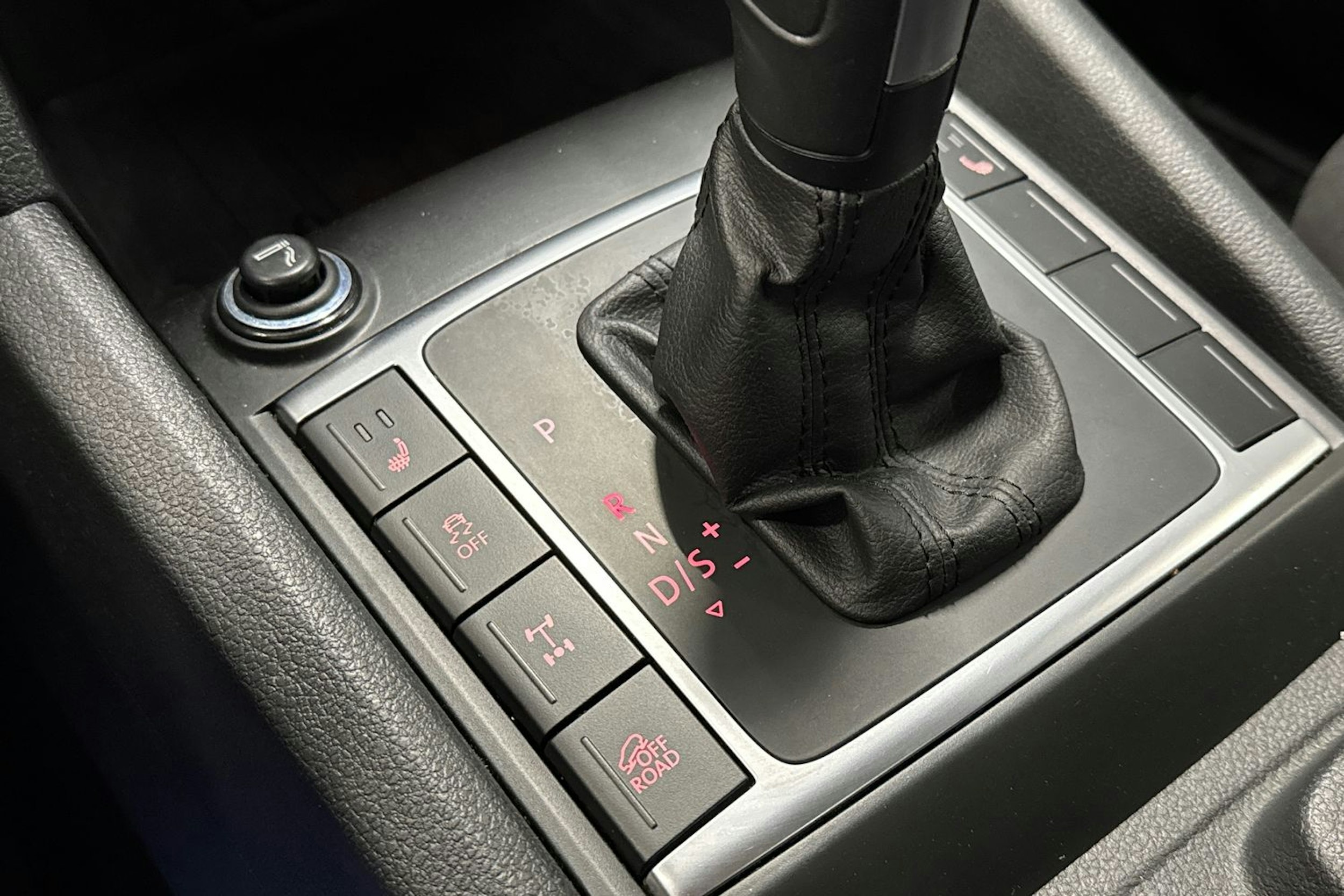 valkoinen Volkswagen Amarok 2020 kuva 21.