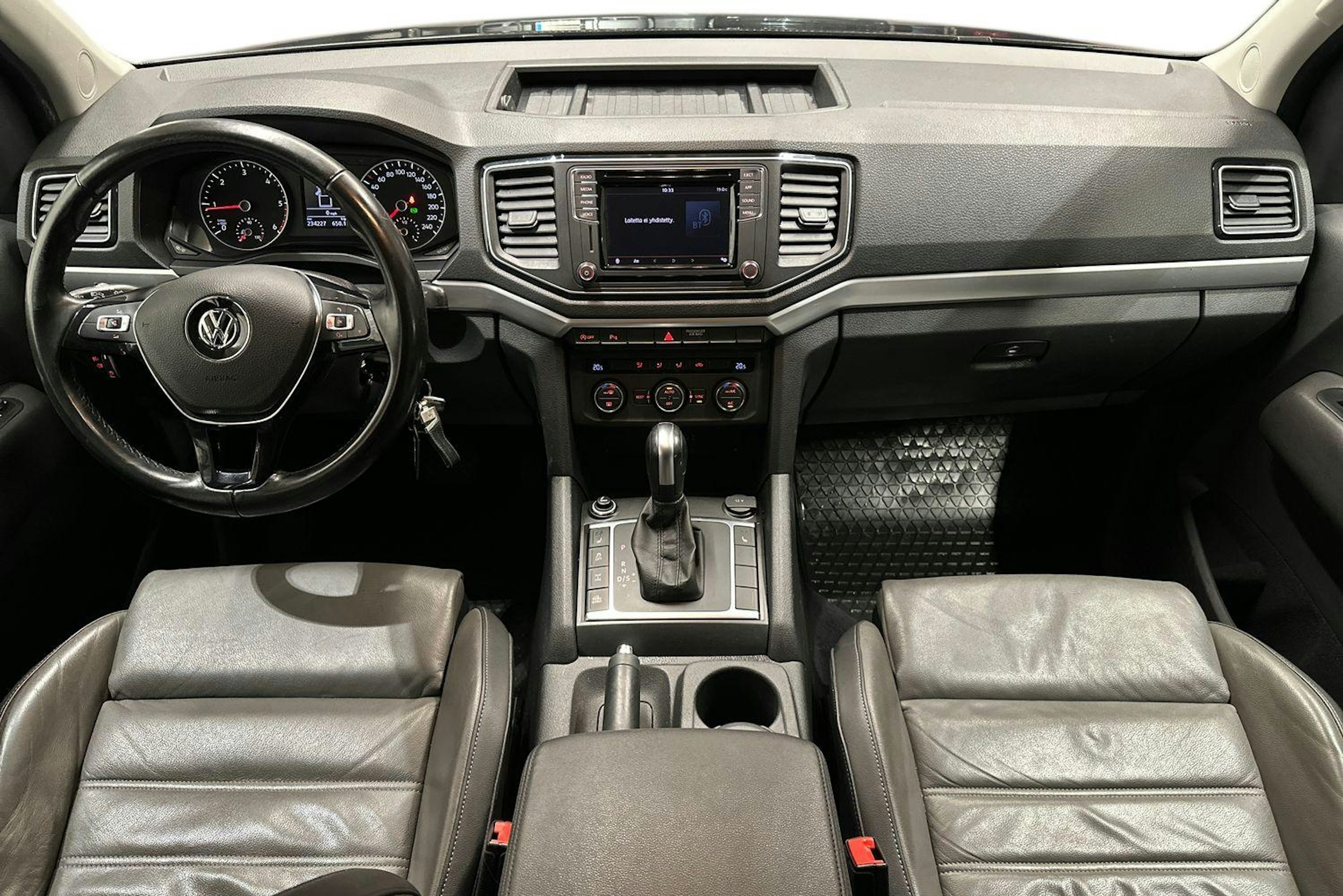 Musta Volkswagen Amarok 2020 kuva 9.