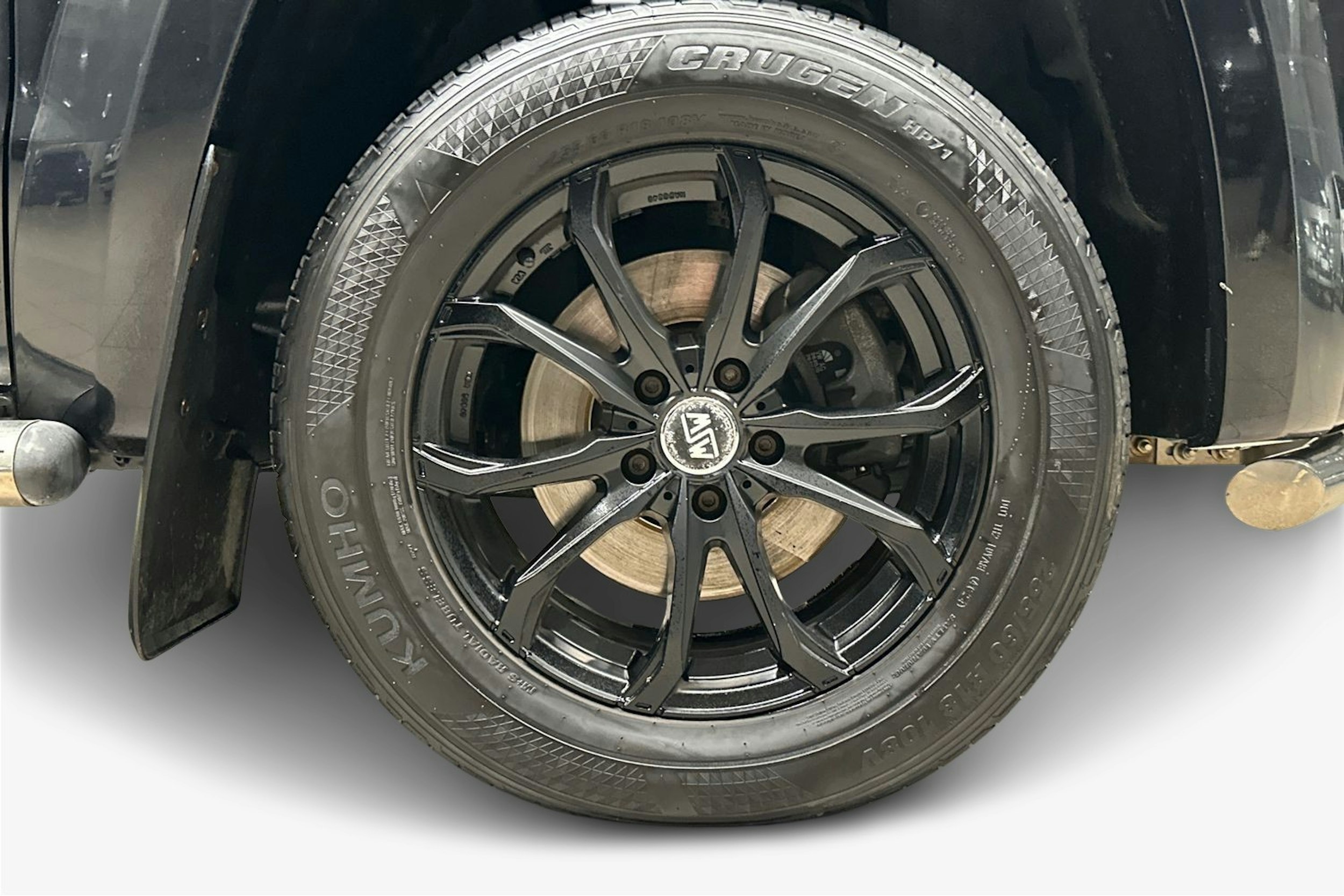 Musta Volkswagen Amarok 2020 kuva 11.