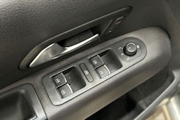 Musta Volkswagen Amarok 2020 kuva 14.