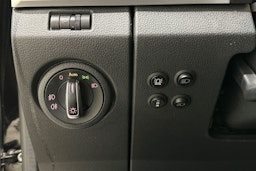 Musta Volkswagen Amarok 2020 kuva 16.