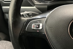 Musta Volkswagen Amarok 2020 kuva 18.