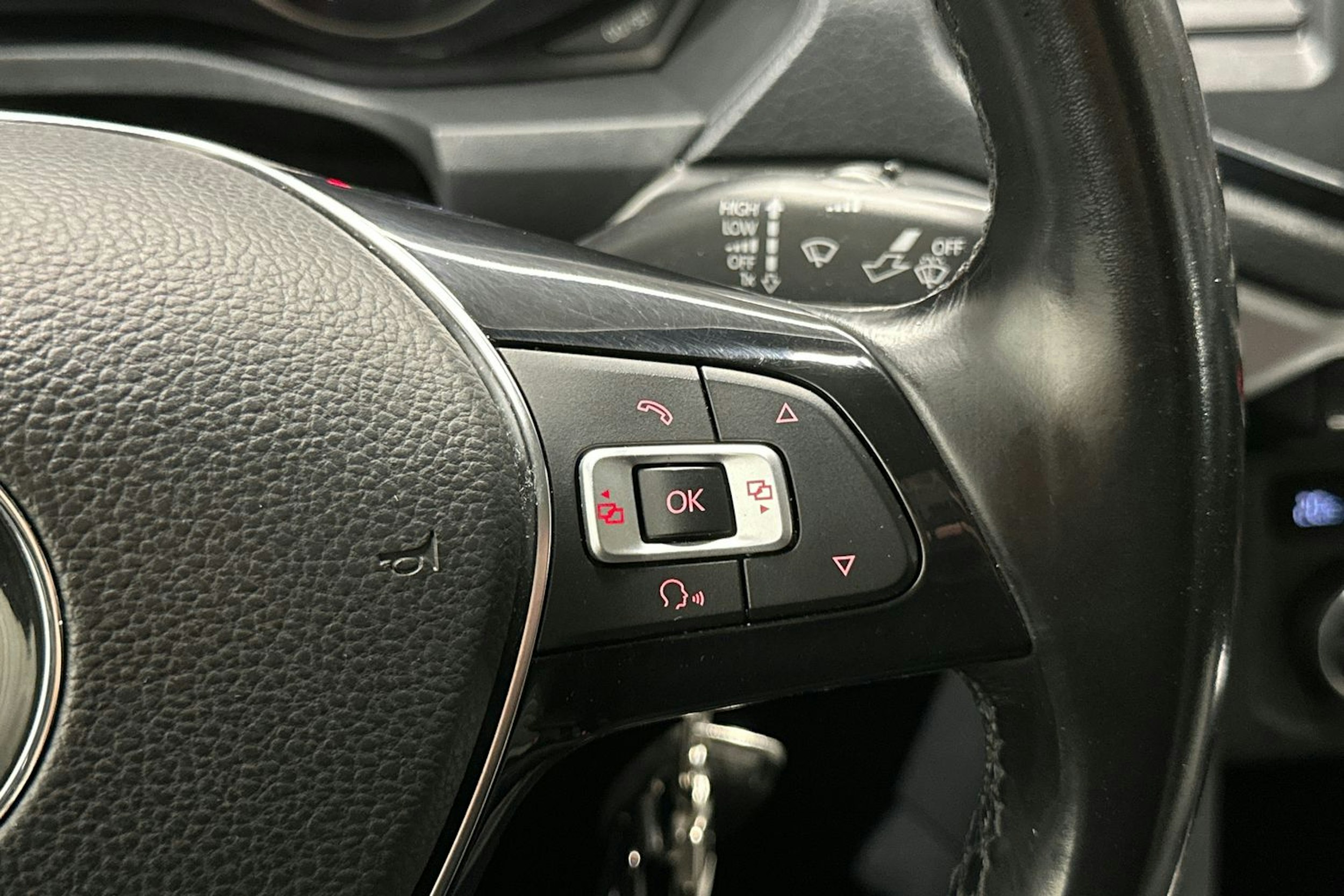 Musta Volkswagen Amarok 2020 kuva 19.