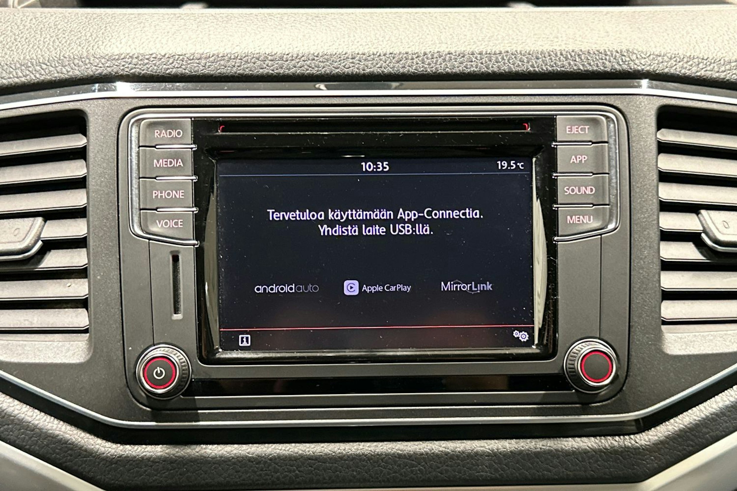 Musta Volkswagen Amarok 2020 kuva 21.