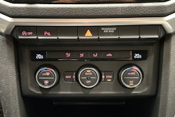 Musta Volkswagen Amarok 2020 kuva 24.