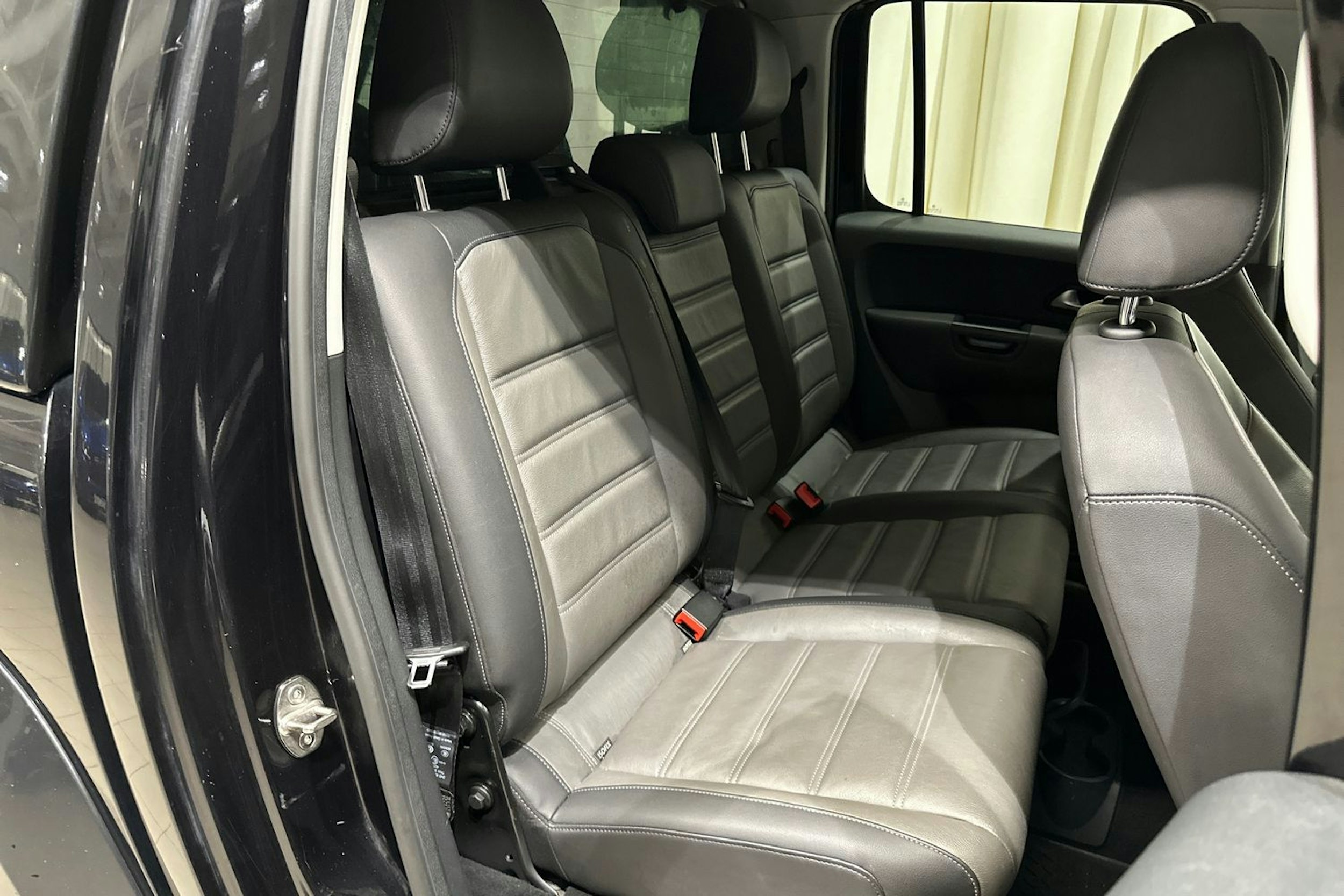 Musta Volkswagen Amarok 2020 kuva 29.