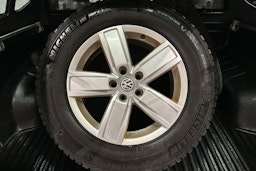 Musta Volkswagen Amarok 2020 kuva 32.