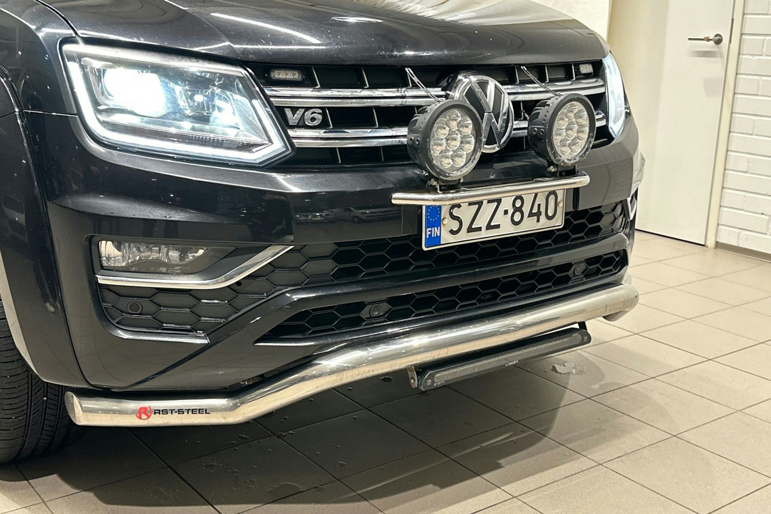 Musta Volkswagen Amarok 2020 kuva 34.