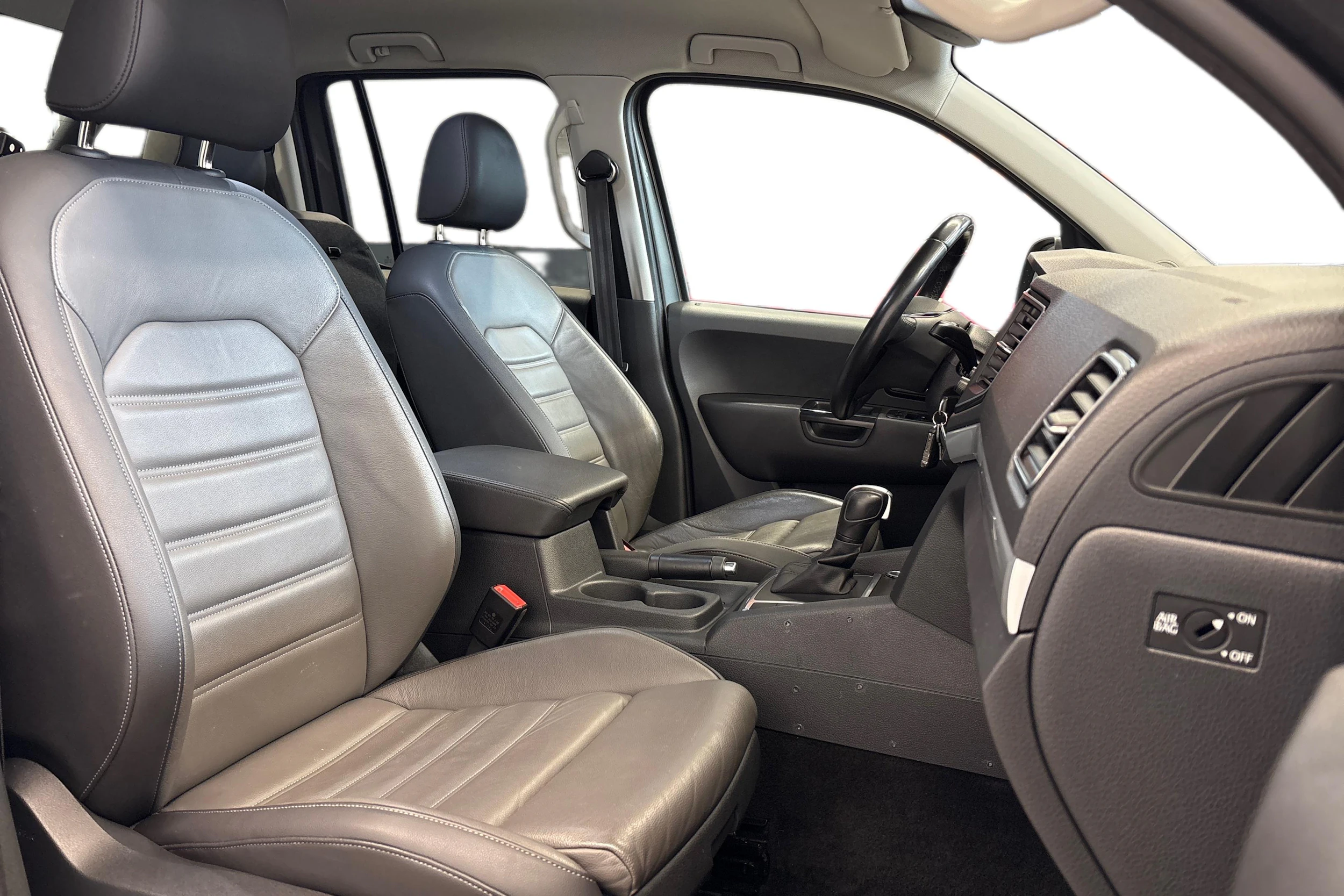 harmaa Volkswagen Amarok 2020 kuva 9.