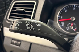 harmaa Volkswagen Amarok 2020 kuva 13.