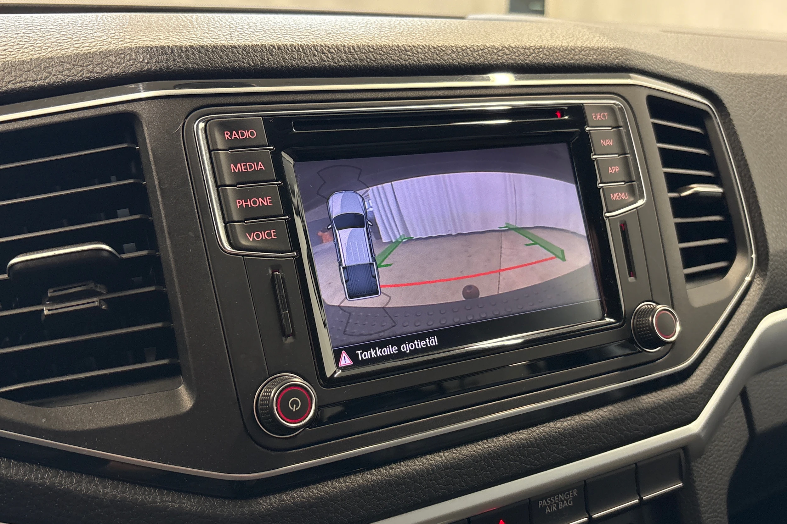 harmaa Volkswagen Amarok 2020 kuva 16.