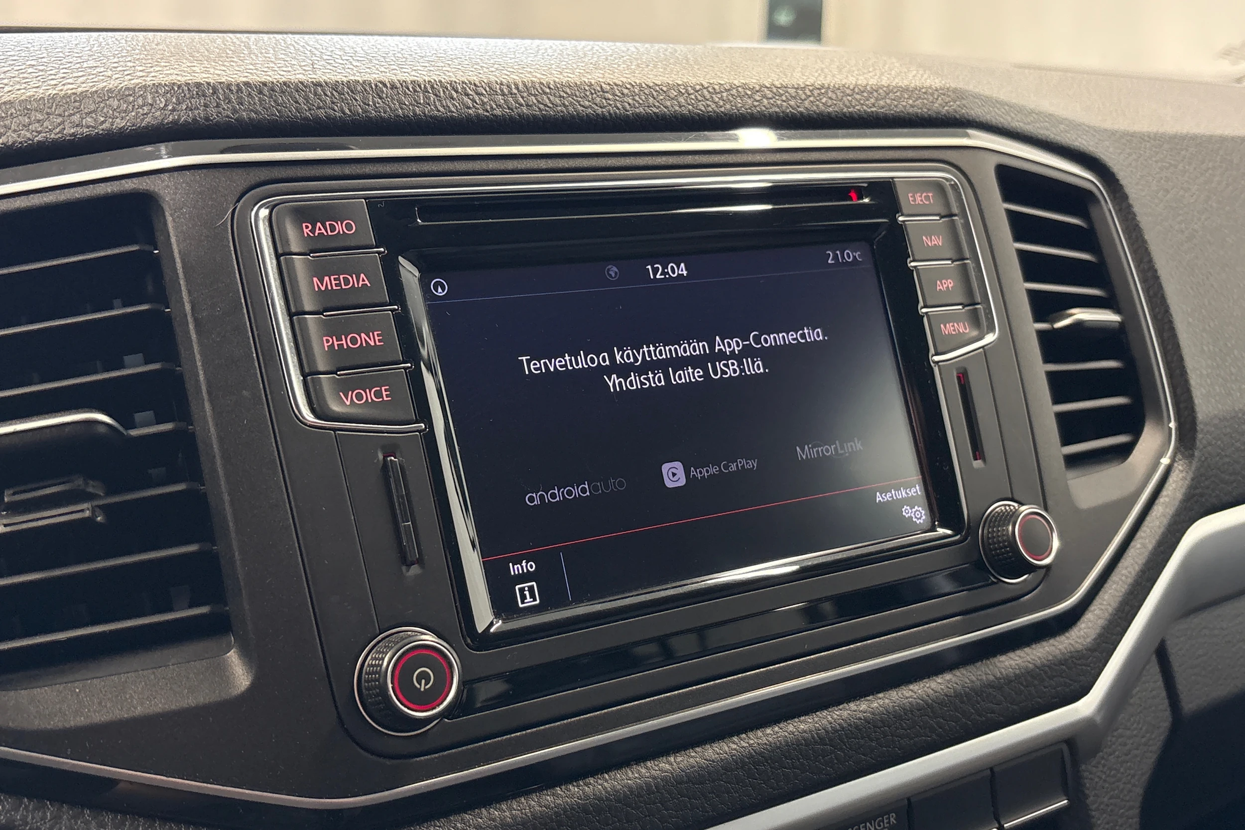 harmaa Volkswagen Amarok 2020 kuva 17.