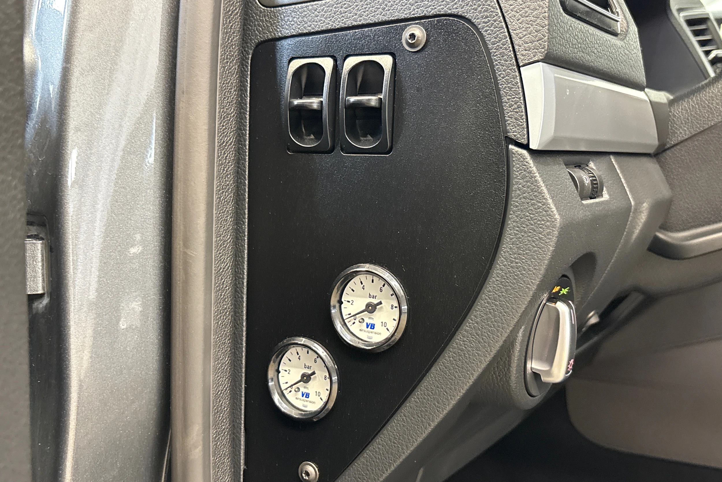 harmaa Volkswagen Amarok 2020 kuva 20.